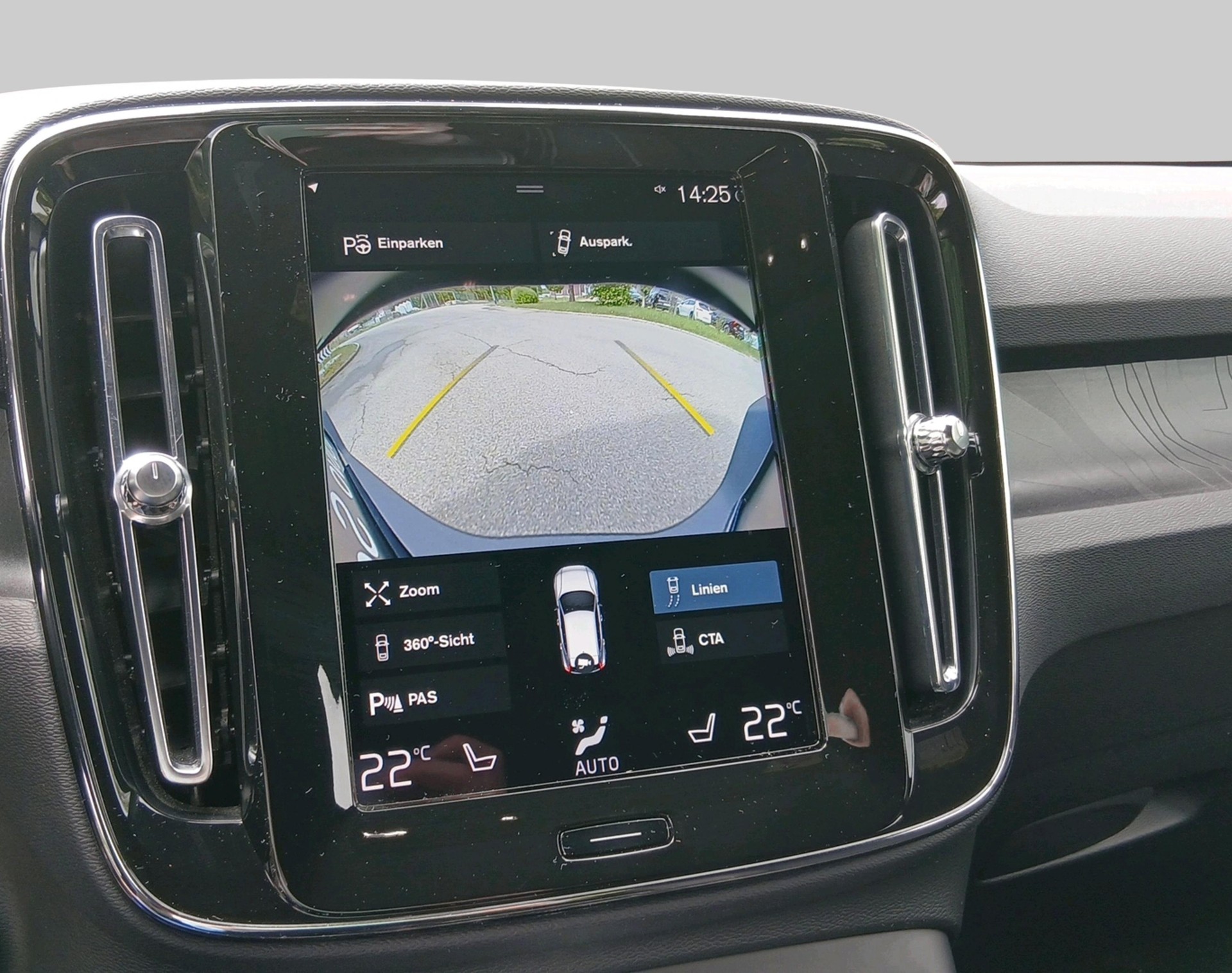 VOLVO XC40 1.5 T5 PiH Ultimate Dark-image-13