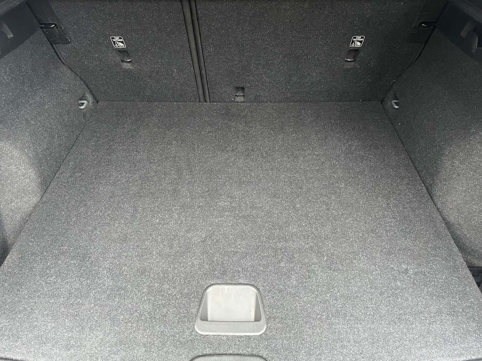 VOLVO XC40 1.5 T5 PiH Ultimate Dark-image-5