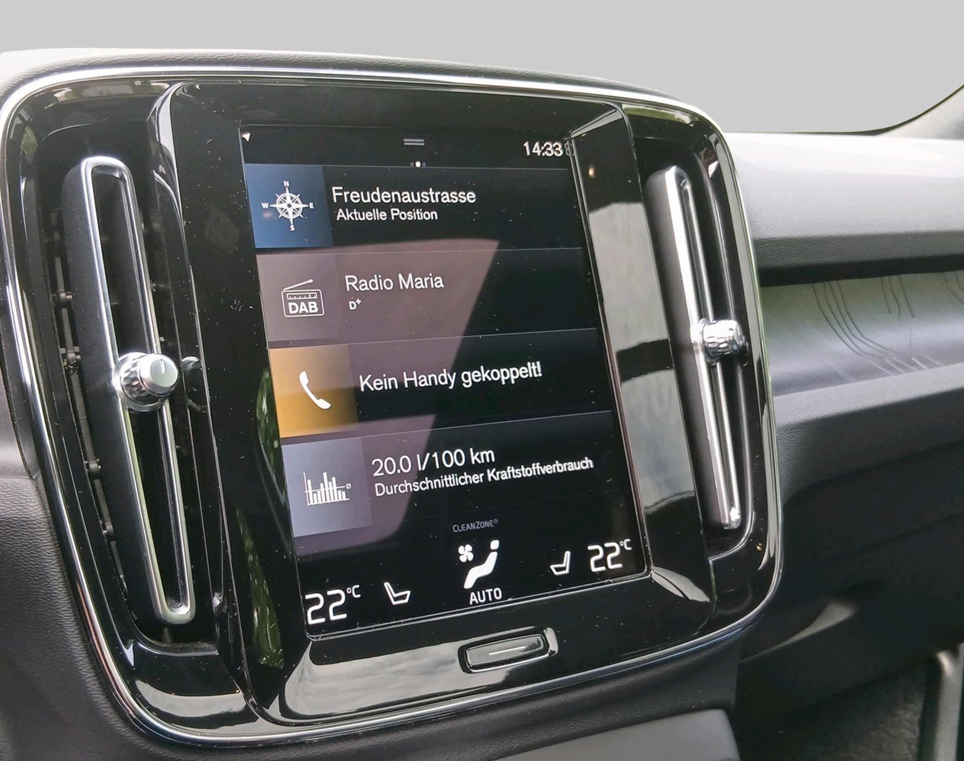 VOLVO XC40 1.5 T5 PiH Ultimate Dark-image-12