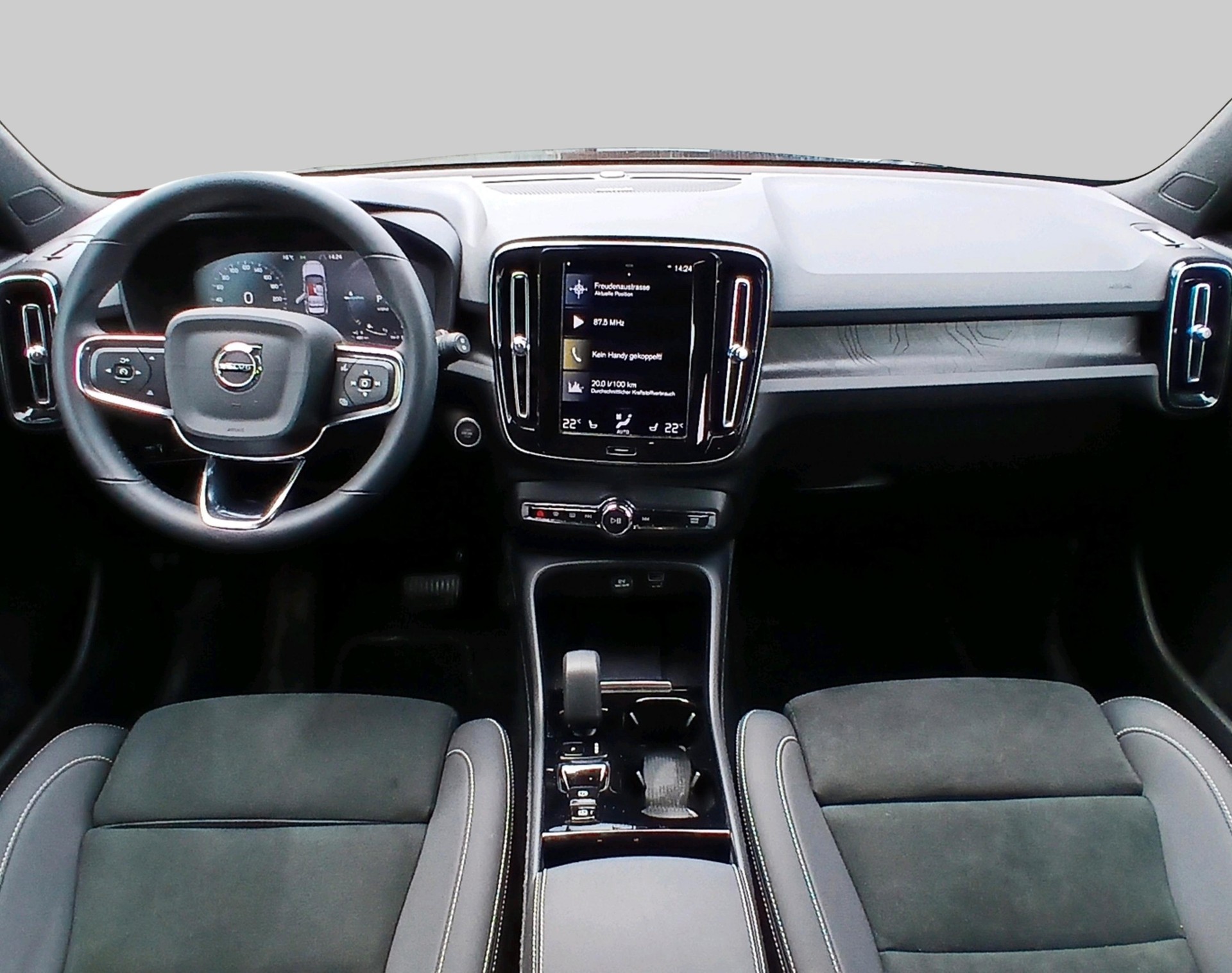 VOLVO XC40 1.5 T5 PiH Ultimate Dark-image-4