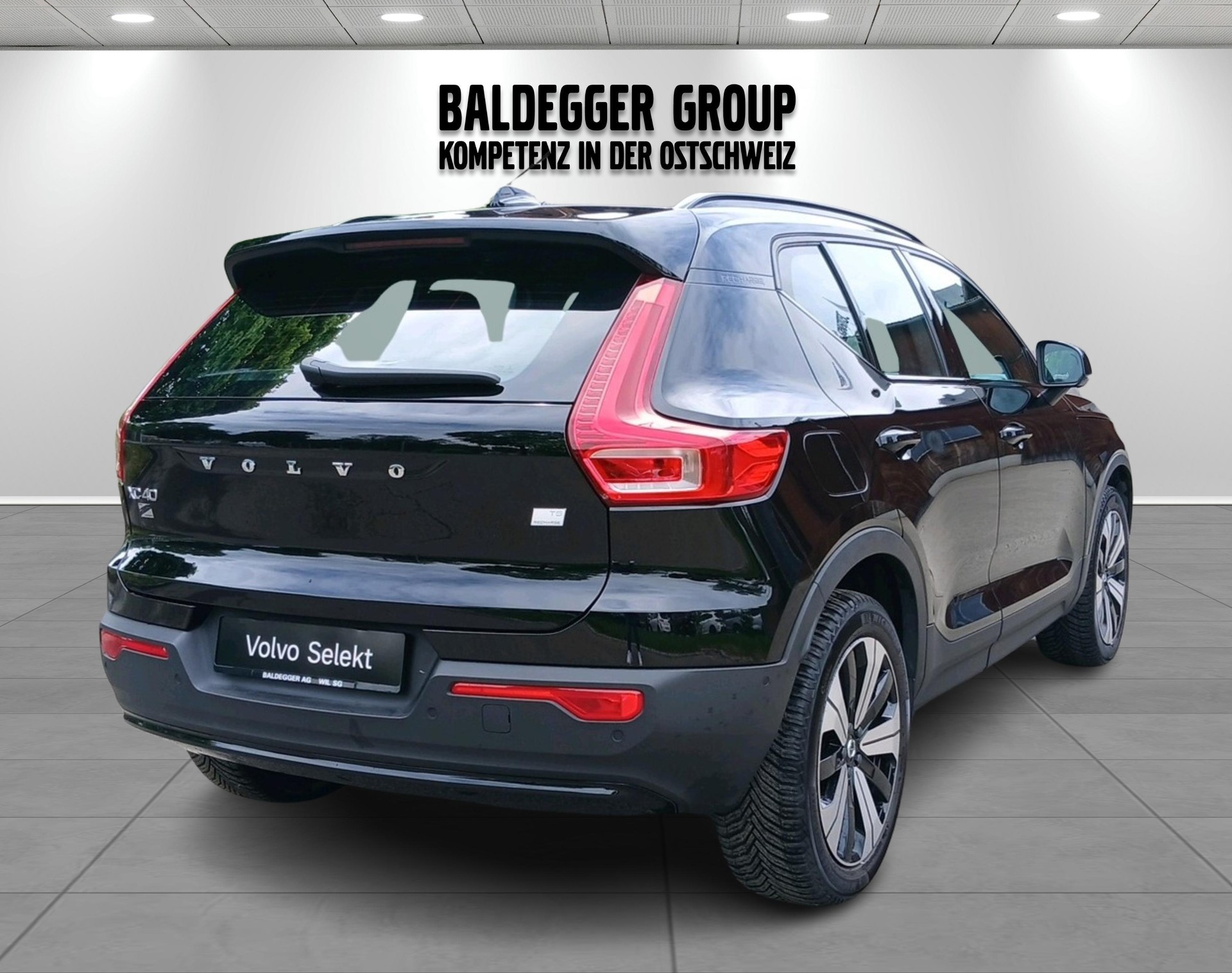 VOLVO XC40 1.5 T5 PiH Ultimate Dark-image-1