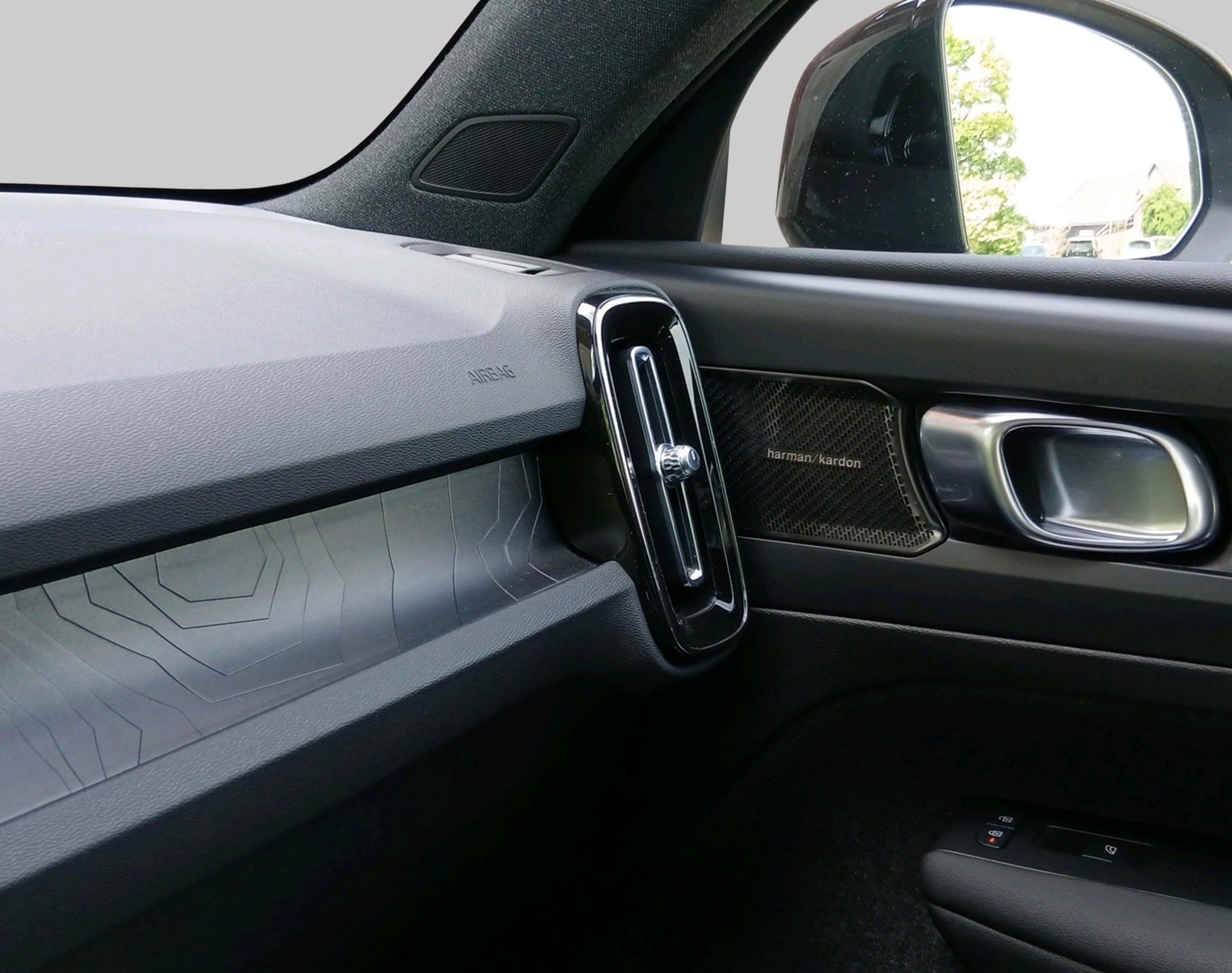 VOLVO XC40 1.5 T5 PiH Ultimate Dark-image-18