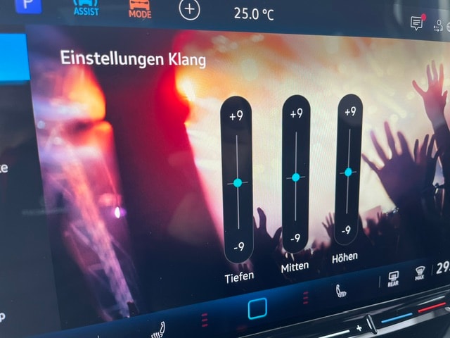 VW Tiguan 2.0 TDI SCR R-Line 4Motion DSG-image-16