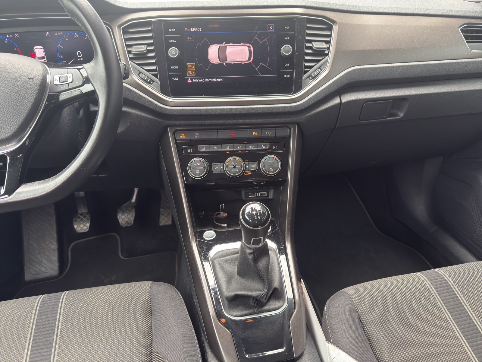 VW T-Roc 1.5 TSI EVO Advance-image-10