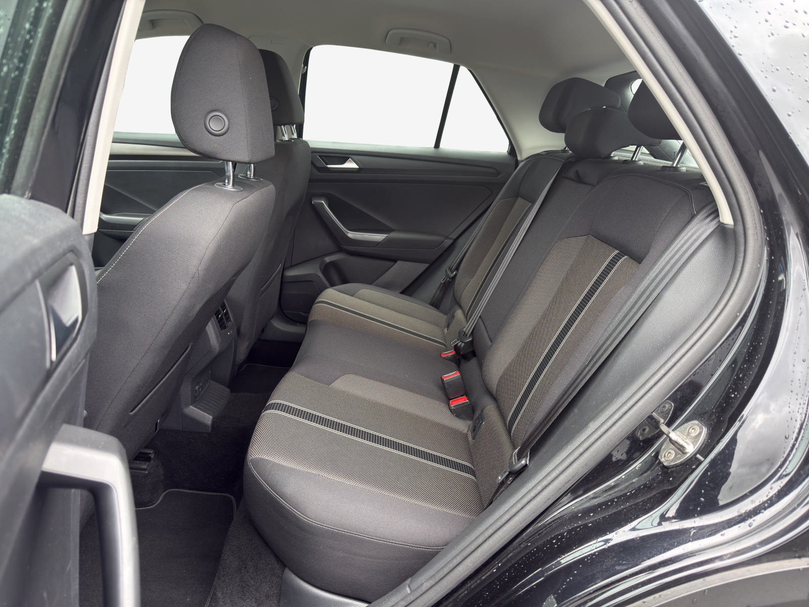 VW T-Roc 1.5 TSI EVO Advance-image-11