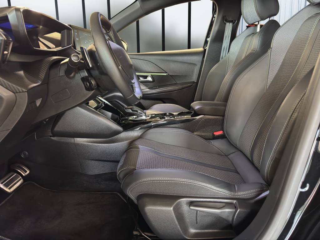 PEUGEOT 208 1.2 PureTech GT EAT8-image-7