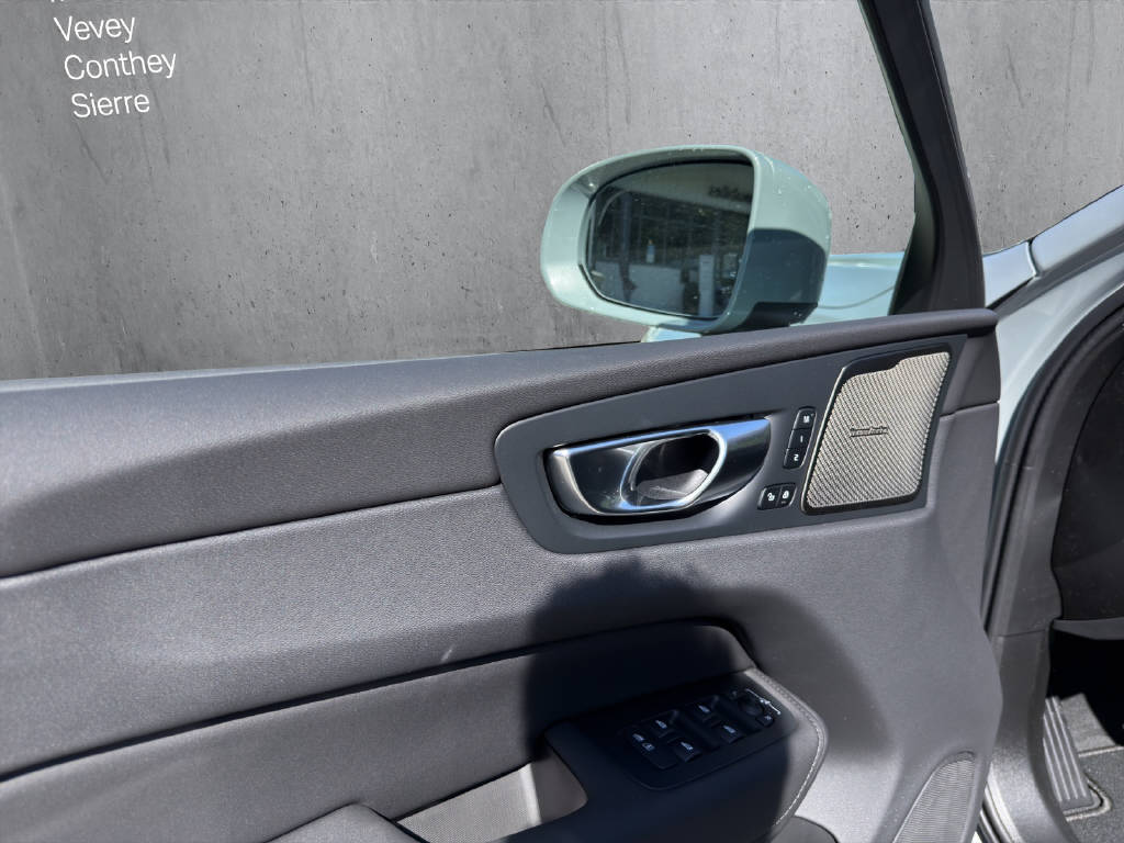 VOLVO XC60 2.0 T6 TE Ultra Bright eAWD-image-8