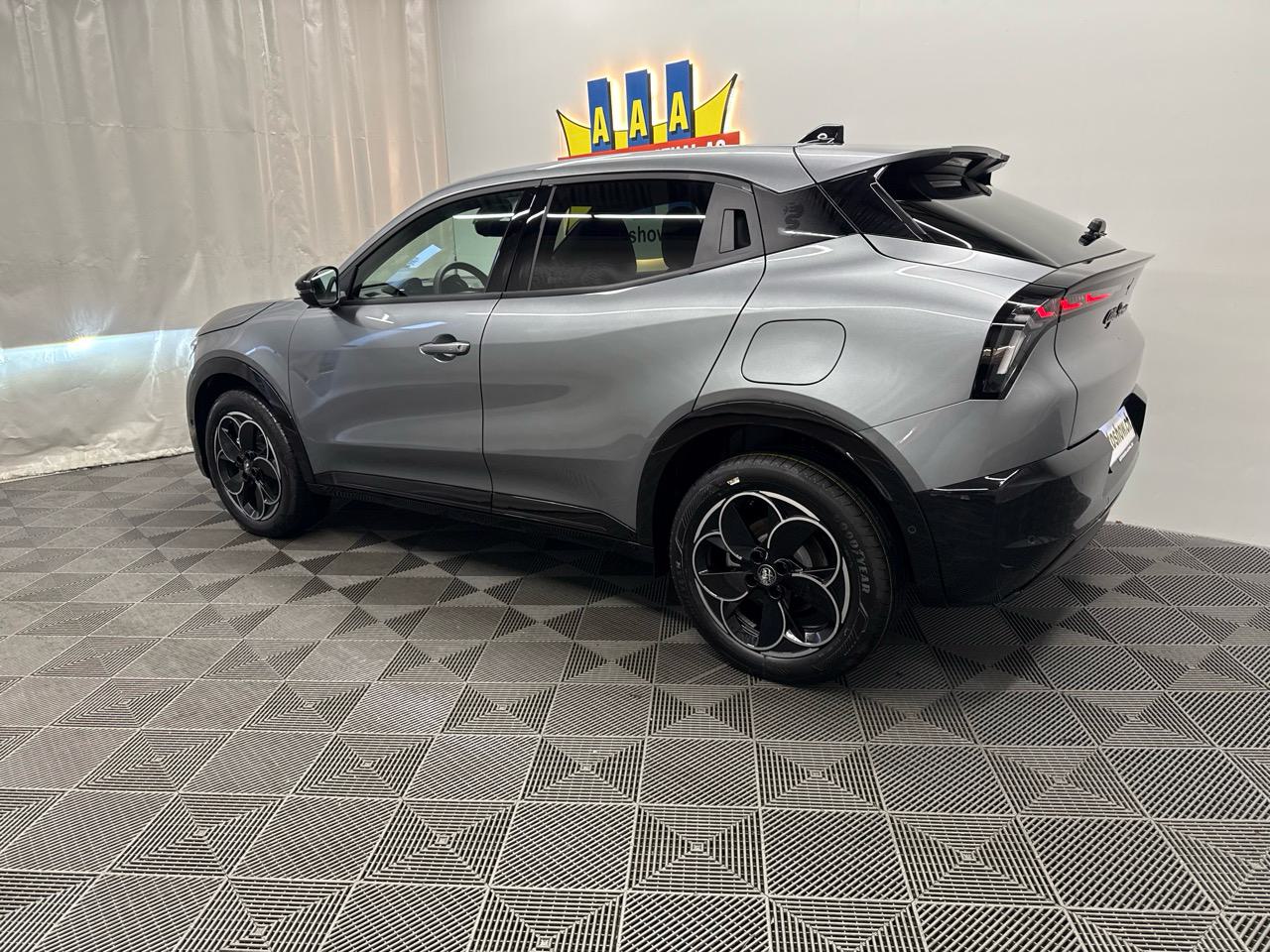 ALFA ROMEO Junior 1.2 48V Ibrida Q4 Pack Tech Sky-showroom-element-1