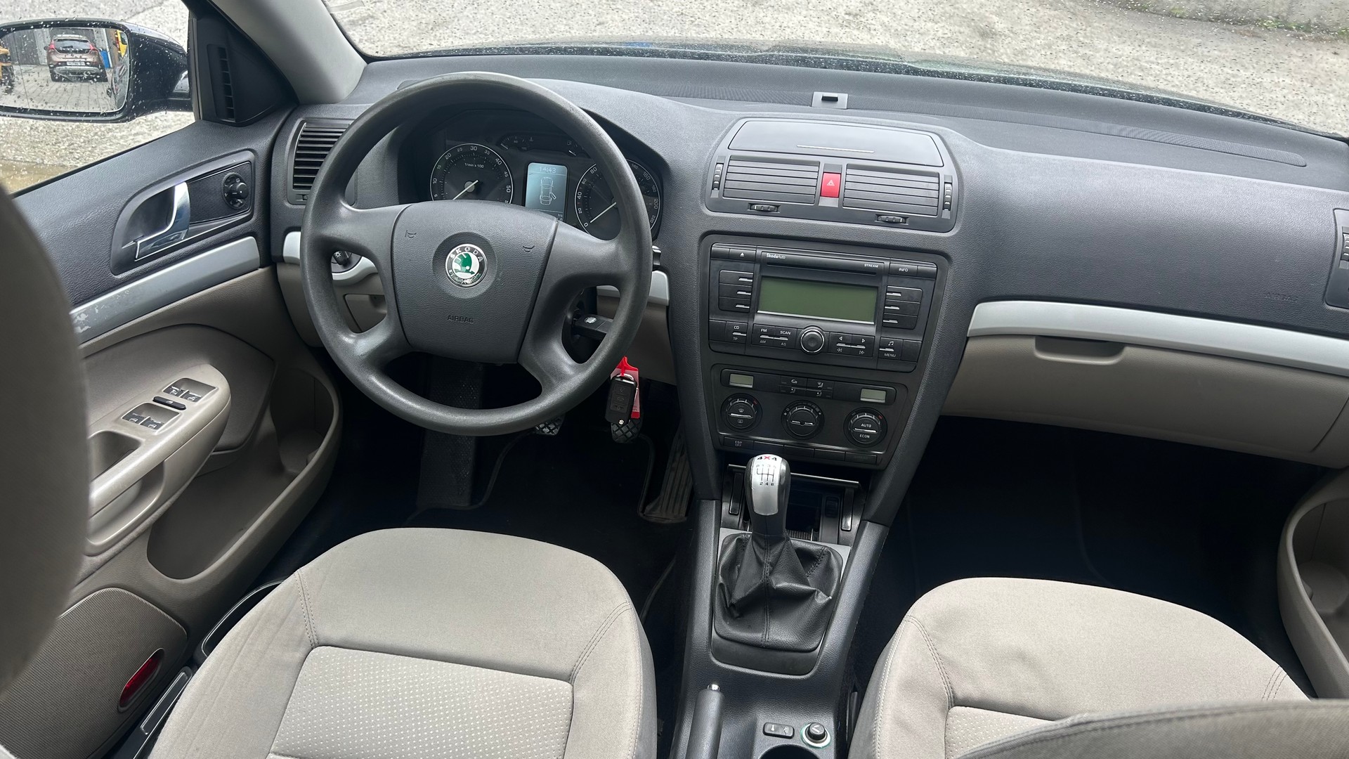 SKODA Octavia 1.9 TDI Adventure 4x4-image-5