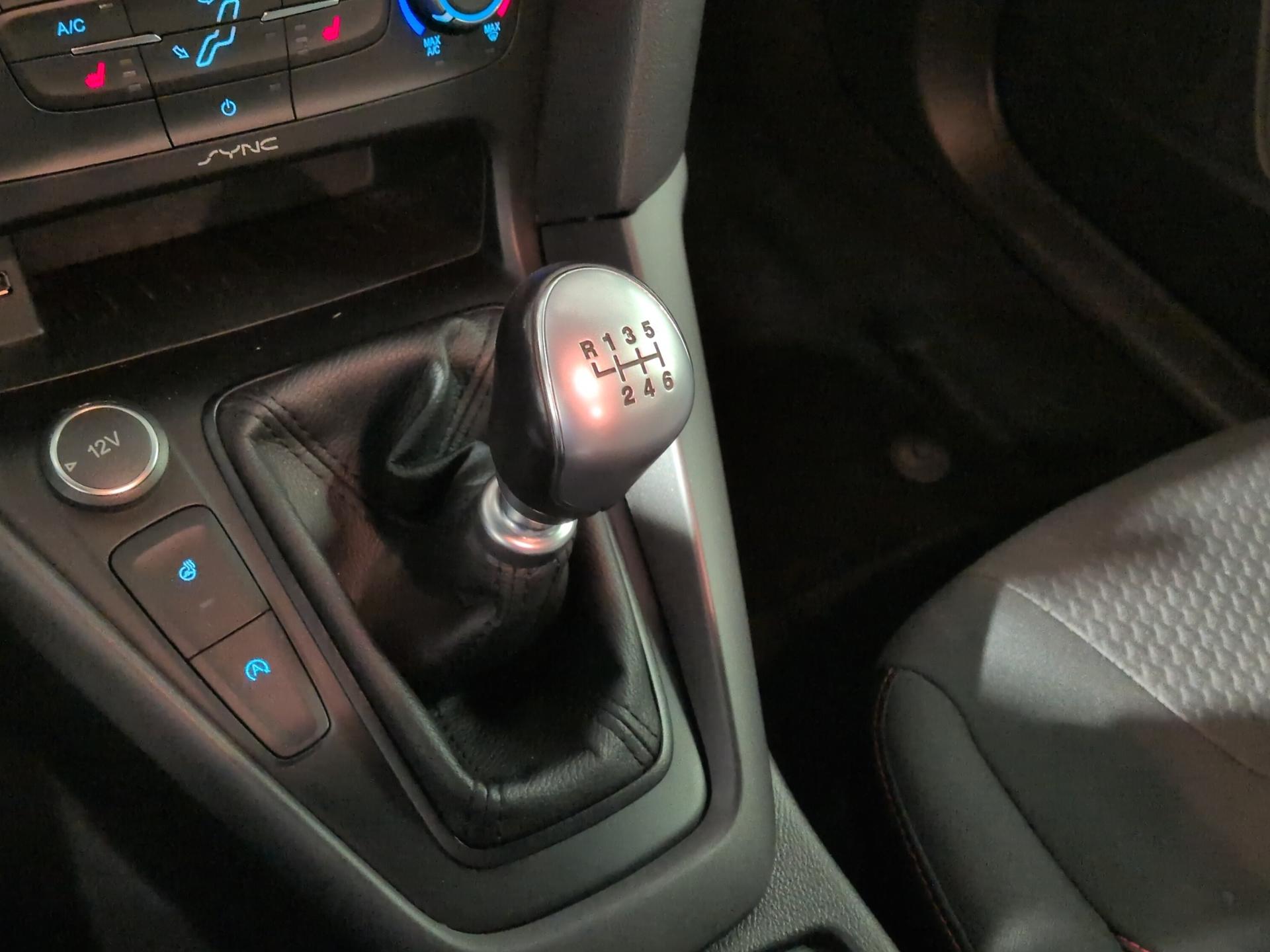 FORD Focus 1.0 SCTi ST Line-image-11