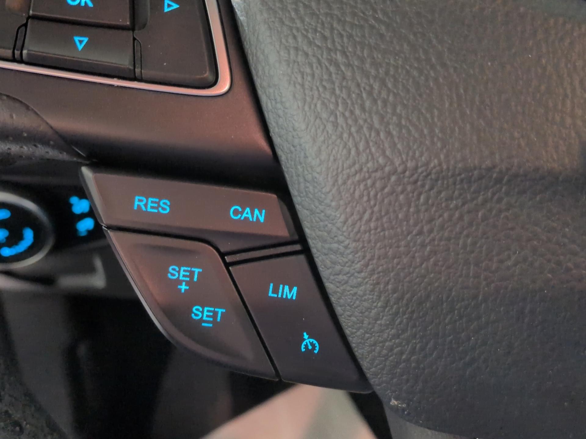 FORD Focus 1.0 SCTi ST Line-image-18