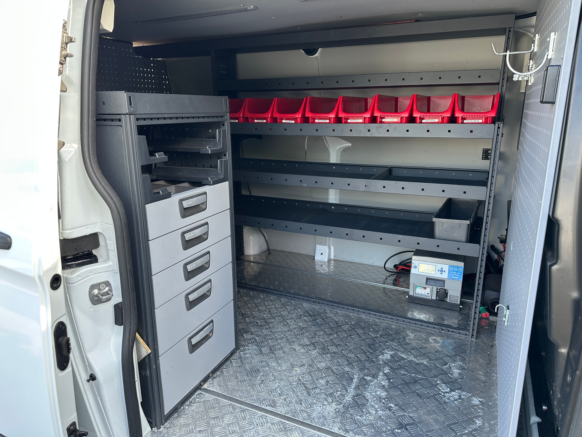 FORD Transit Custom Van 300 L2H1 Trend A-image-14