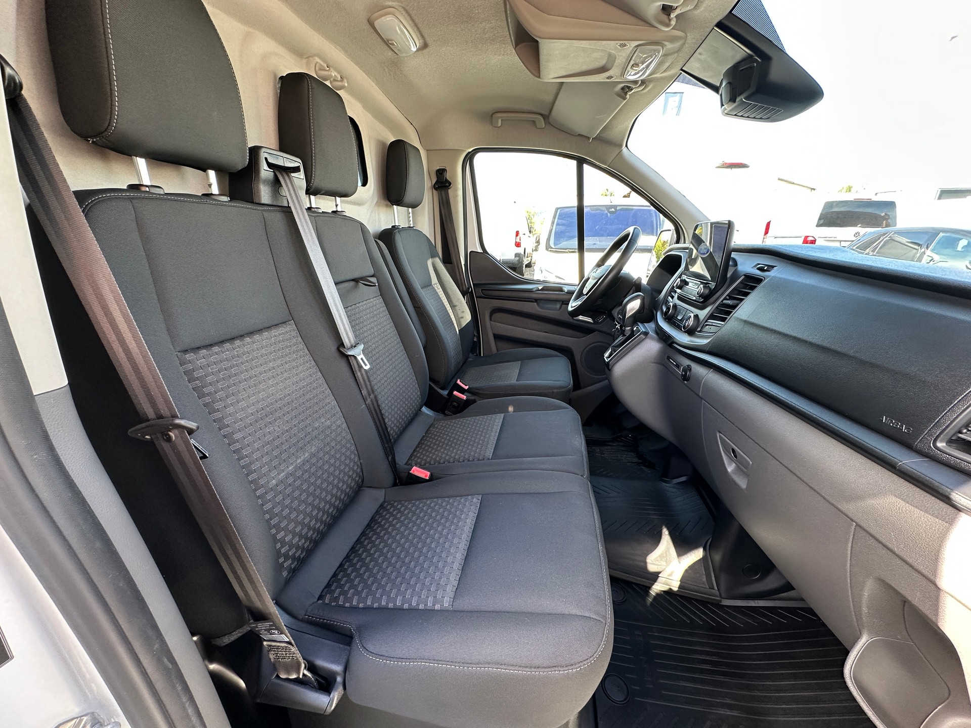 FORD Transit Custom Van 300 L2H1 Trend A-image-10