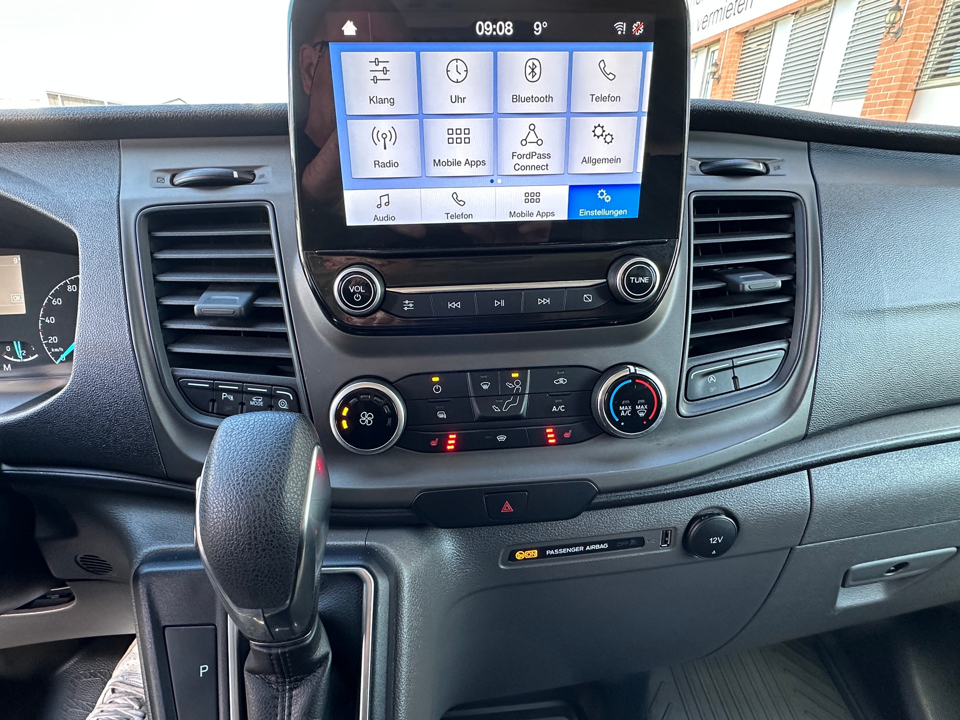 FORD Transit Custom Van 300 L2H1 Trend A-image-9