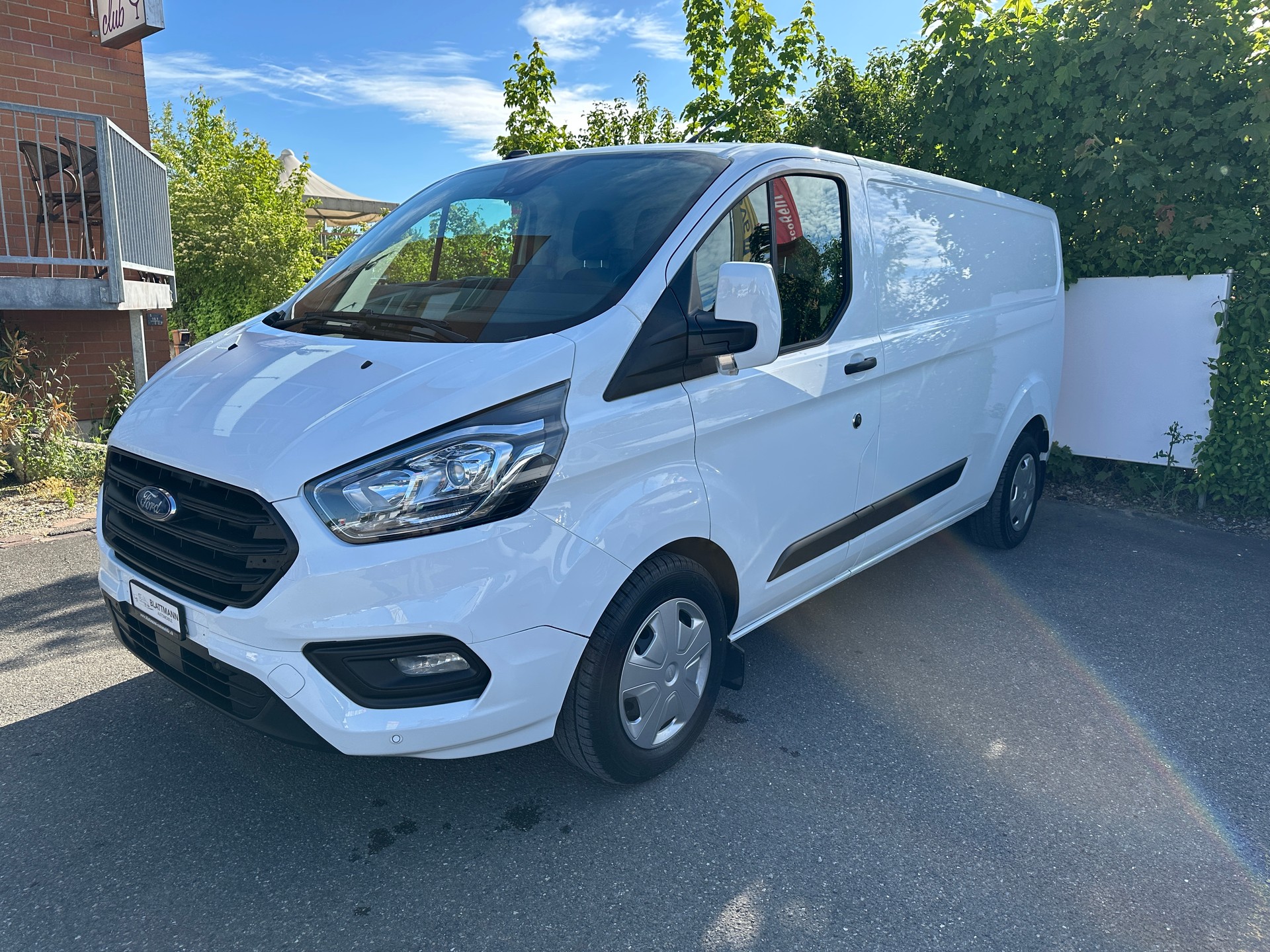 FORD Transit Custom Van 300 L2H1 Trend A-image-3