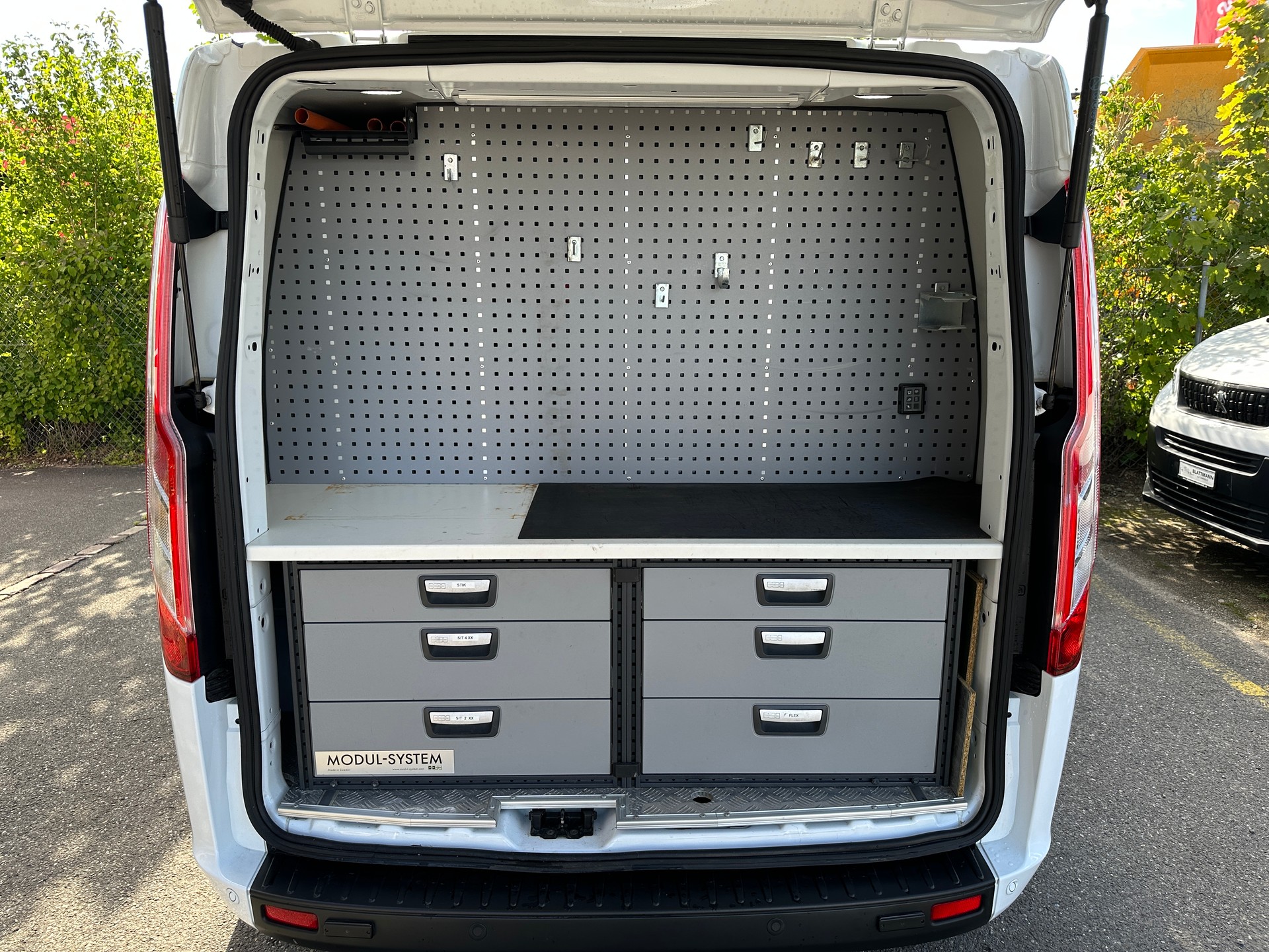 FORD Transit Custom Van 300 L2H1 Trend A-image-15