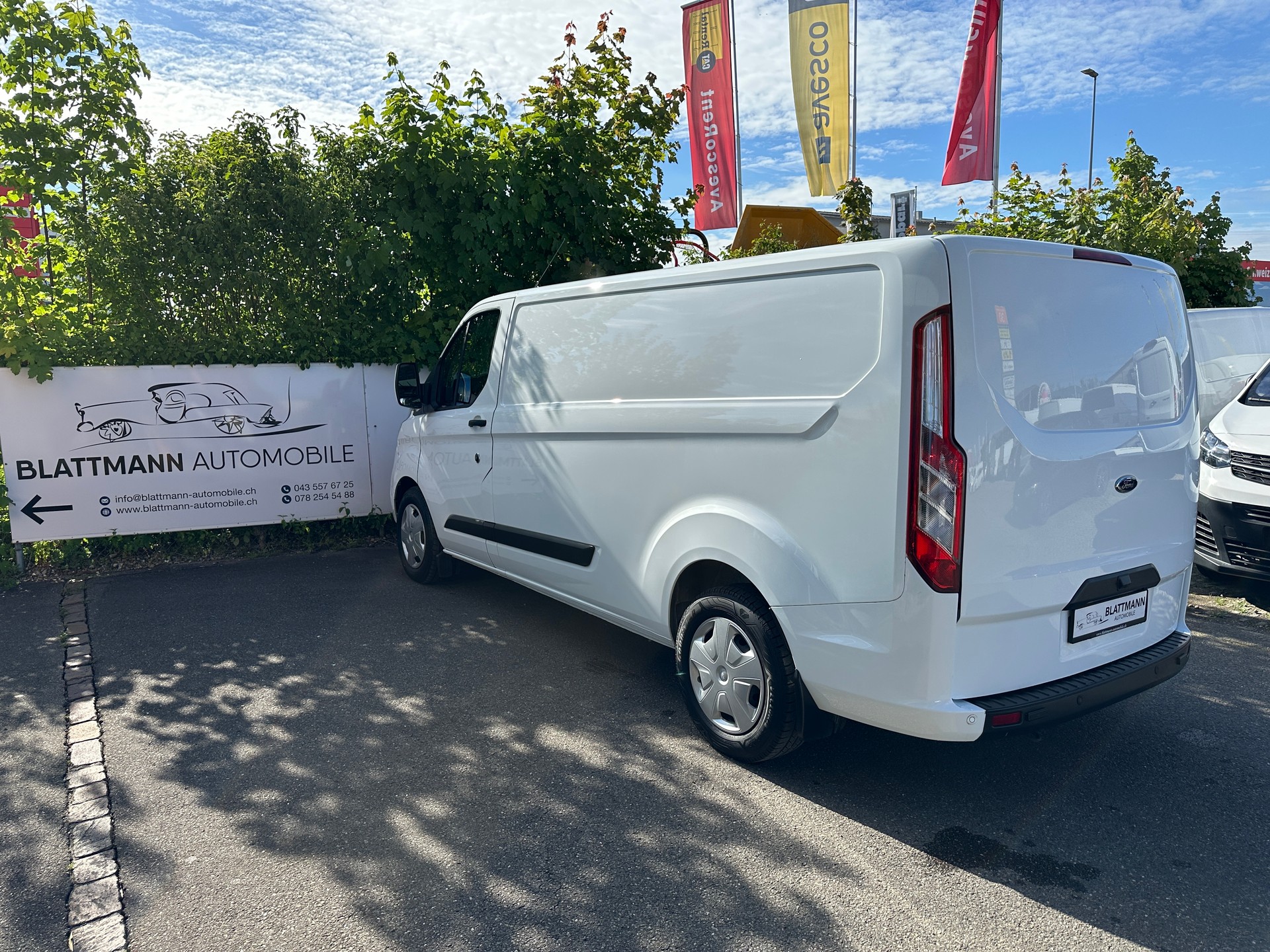 FORD Transit Custom Van 300 L2H1 Trend A-image-11