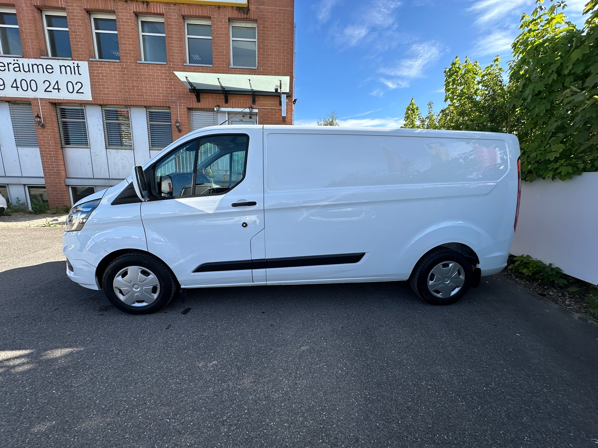 FORD Transit Custom Van 300 L2H1 Trend A-image-5