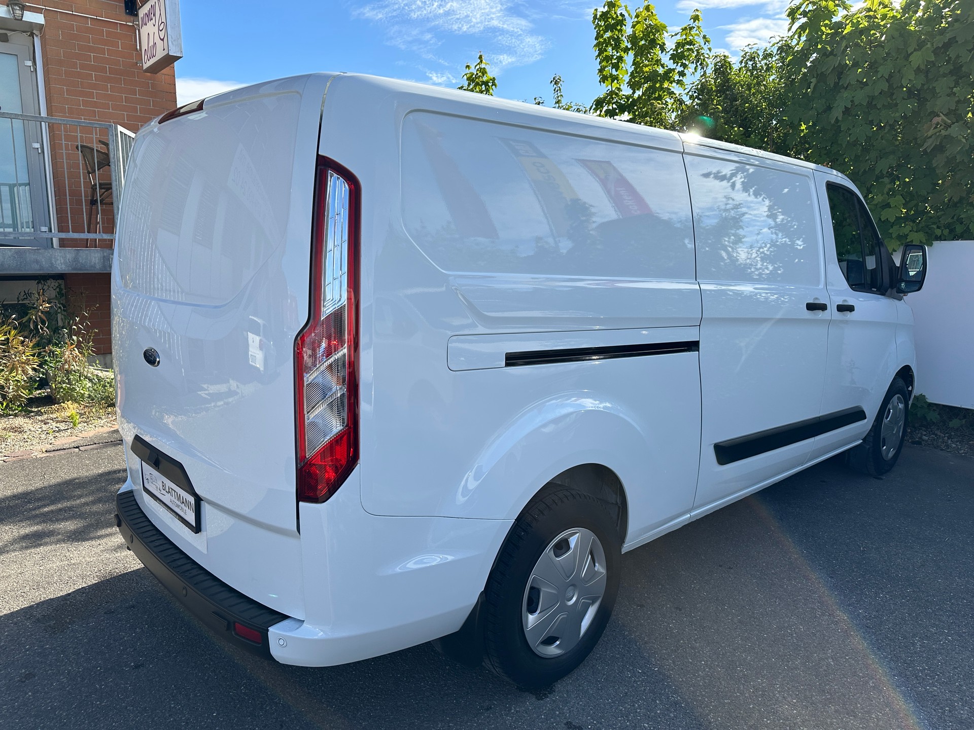 FORD Transit Custom Van 300 L2H1 Trend A-image-12