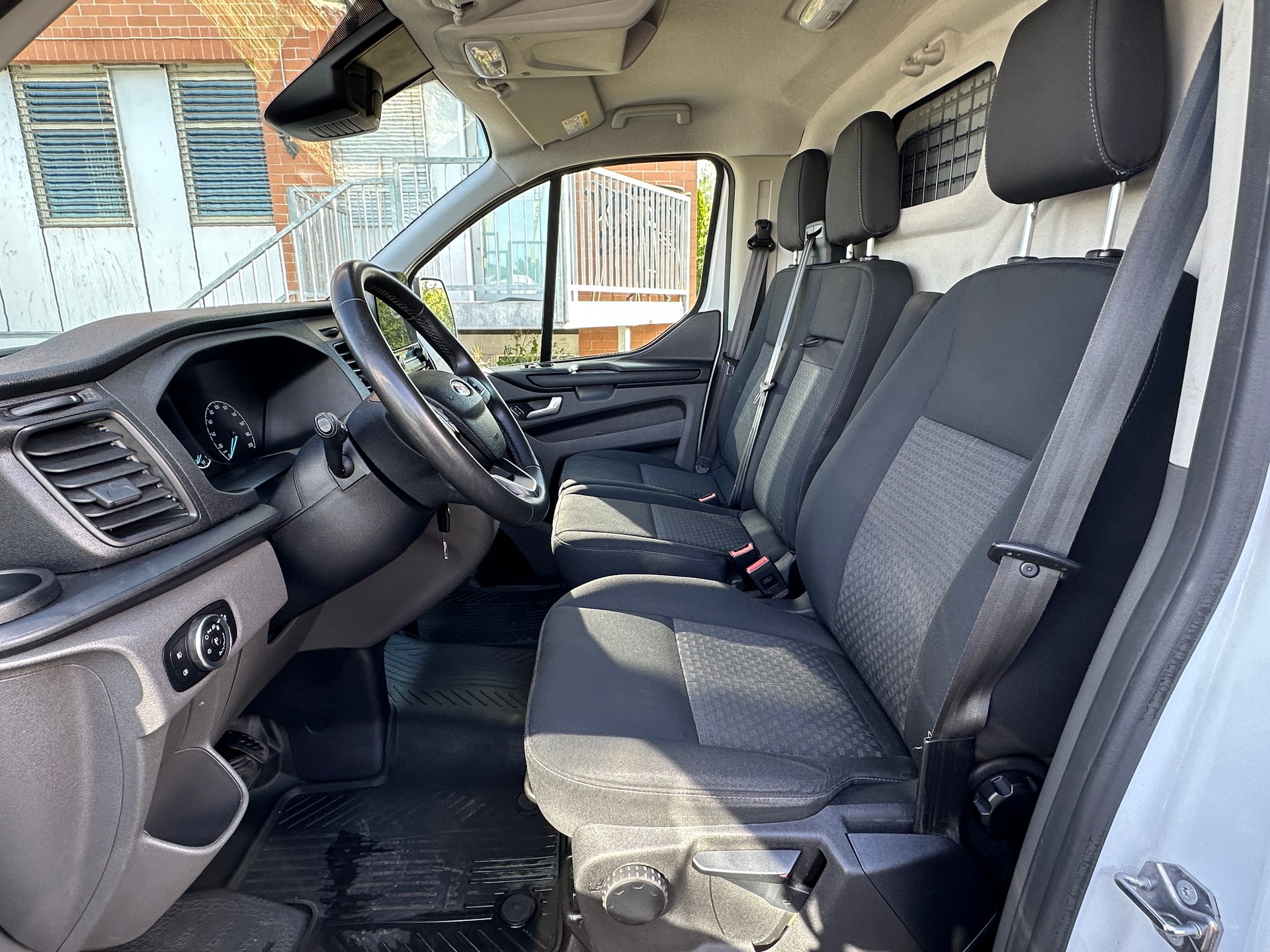 FORD Transit Custom Van 300 L2H1 Trend A-image-6