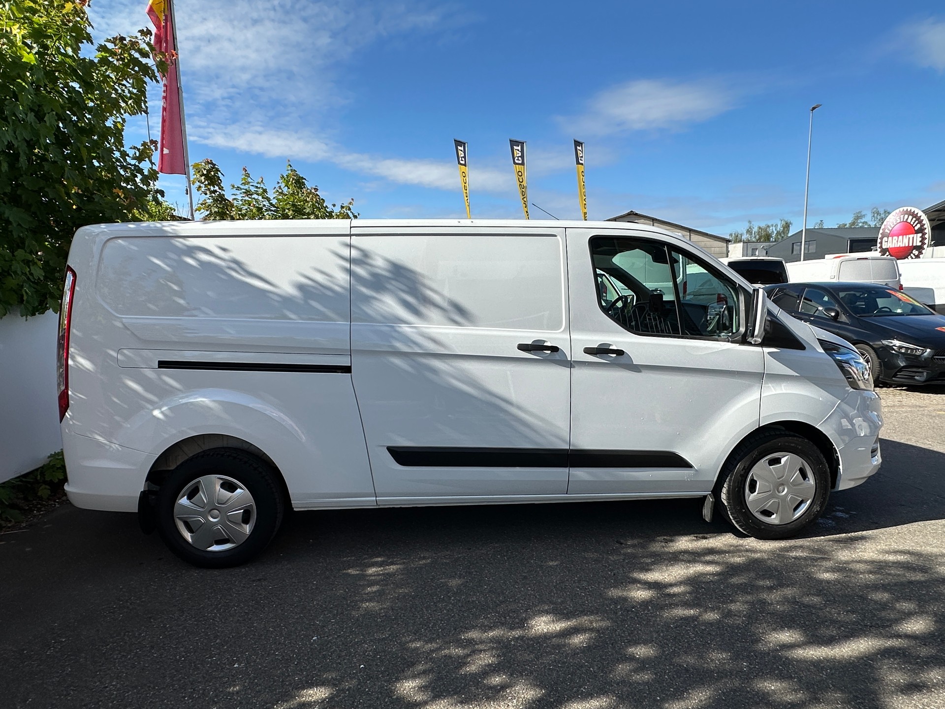 FORD Transit Custom Van 300 L2H1 Trend A-image-4