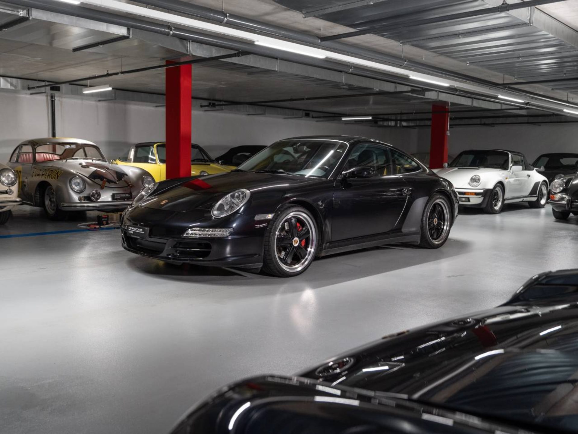 PORSCHE 911 Carrera 4S Coupé-image-0