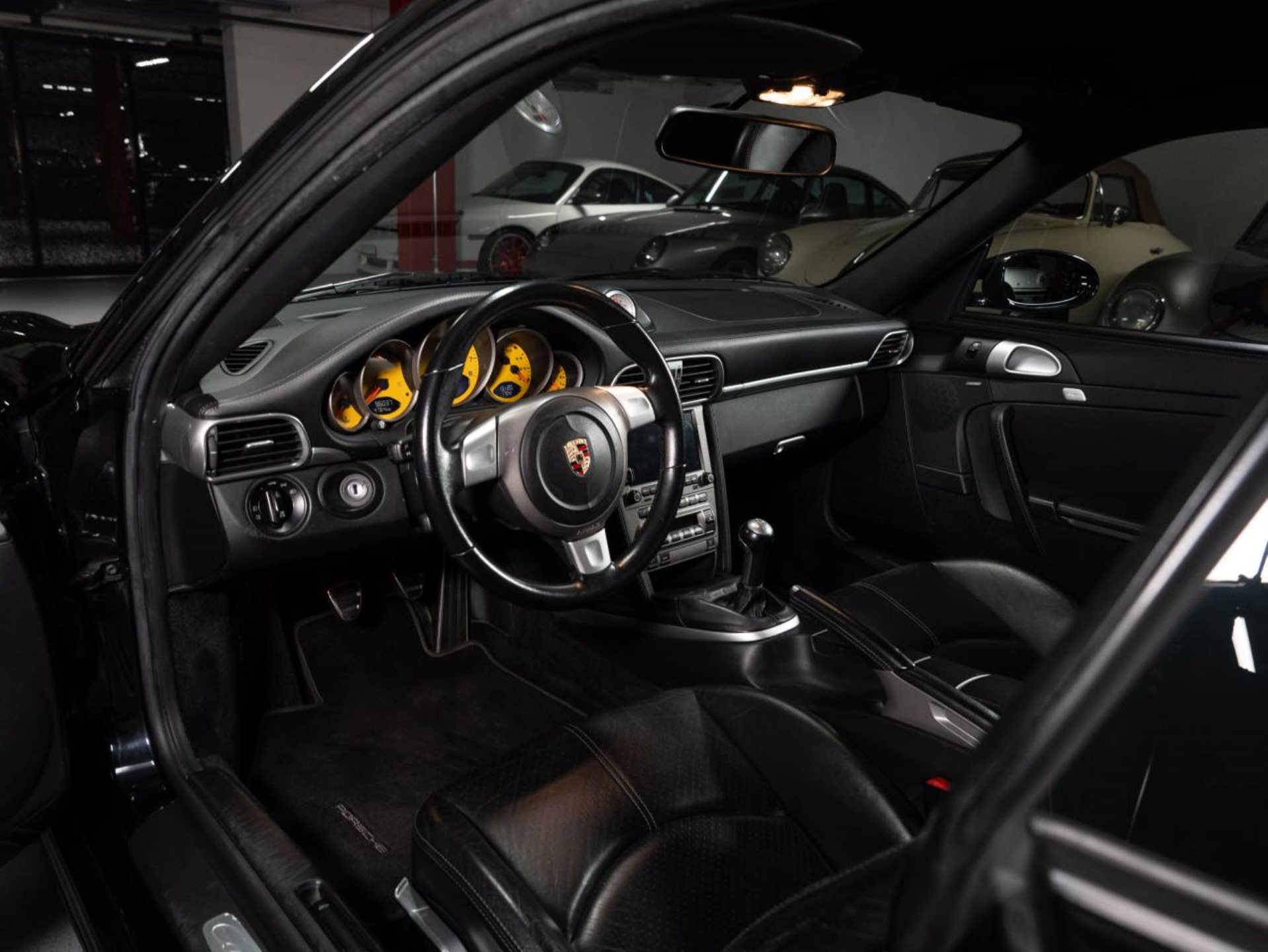 PORSCHE 911 Carrera 4S Coupé-image-3