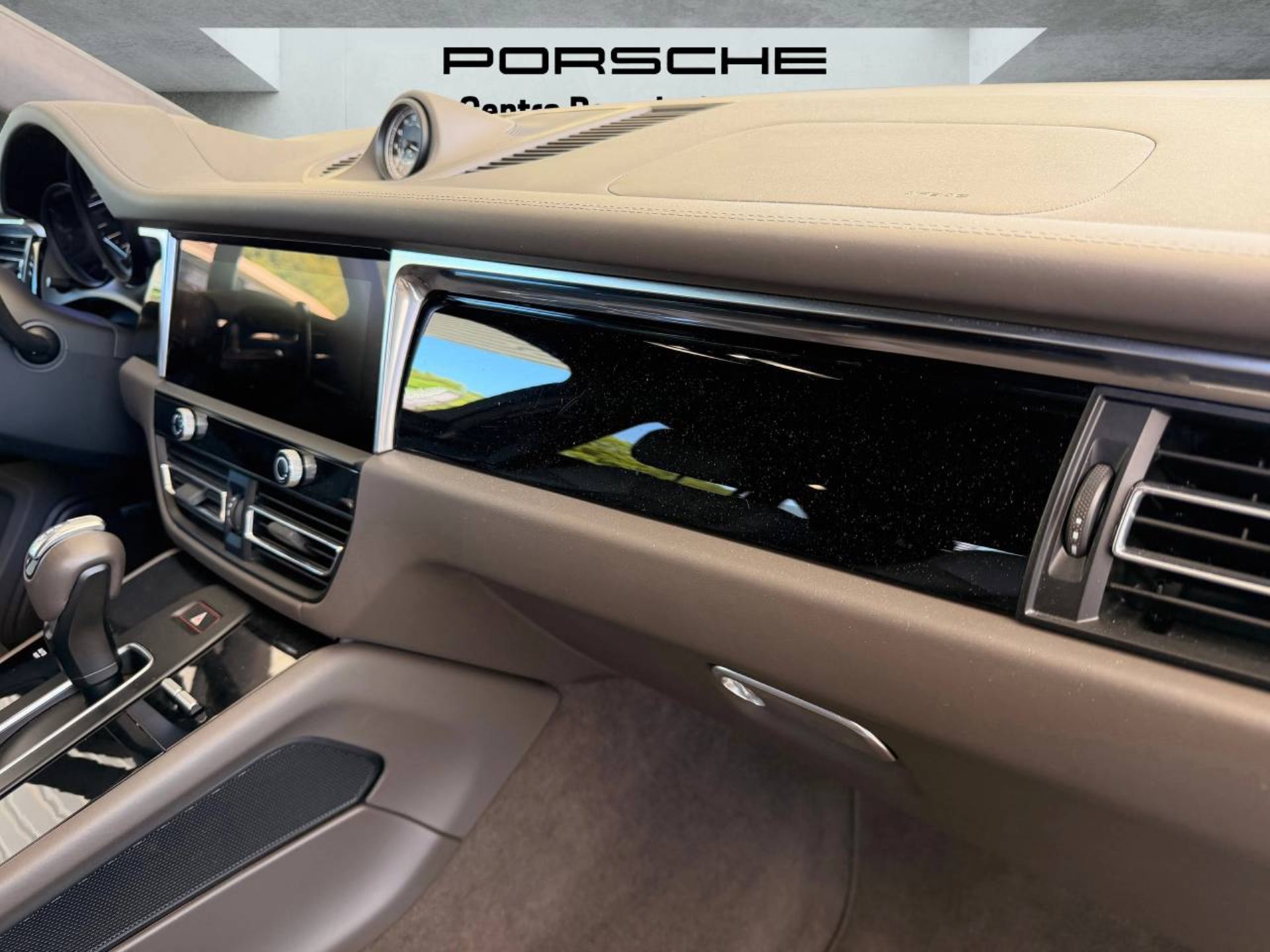 PORSCHE Macan S-image-20