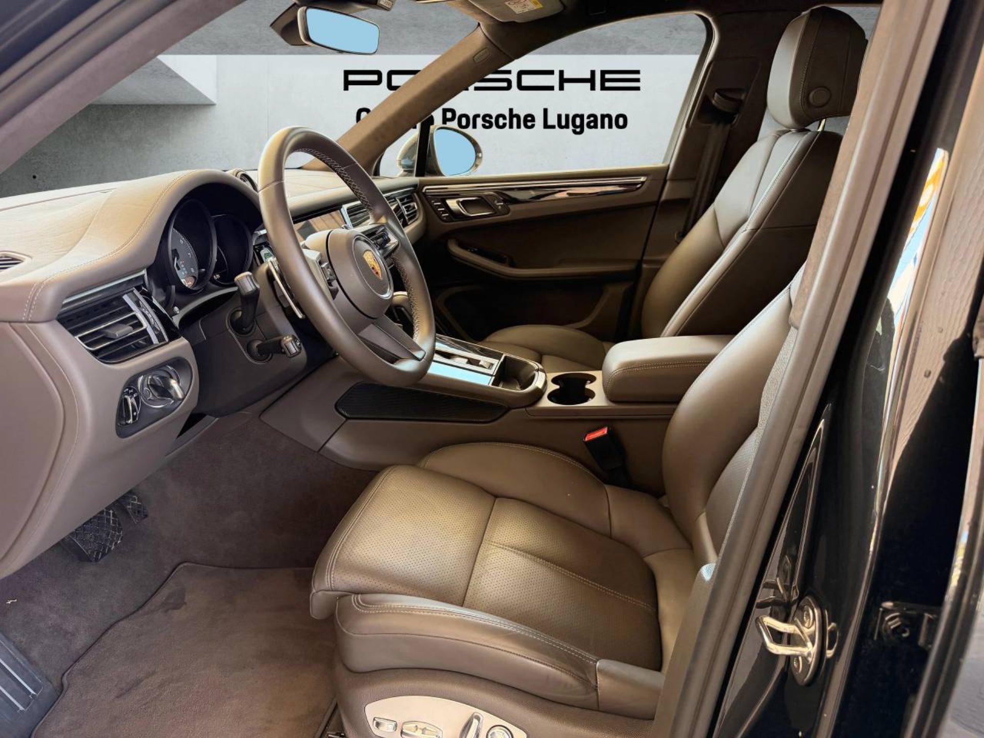 PORSCHE Macan S-showroom-element-3
