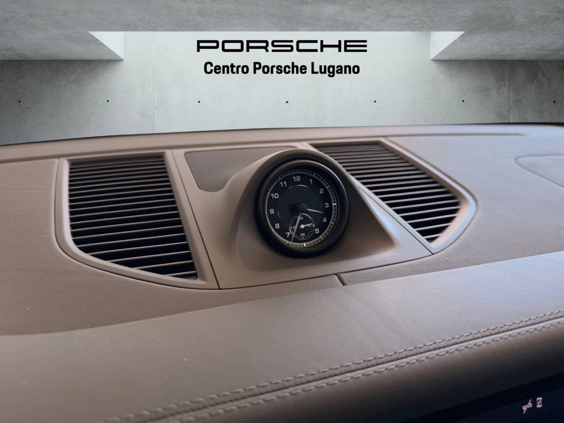 PORSCHE Macan S-image-23