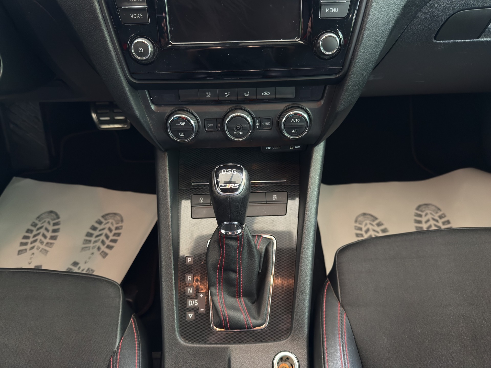 SKODA Octavia Combi 2.0 TDI RS 4x4 DSG-image-10