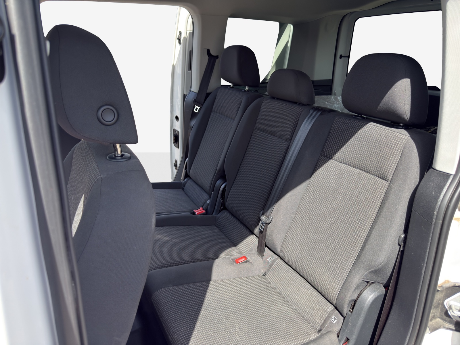 VW Caddy Kombi 2.0TDI-image-11