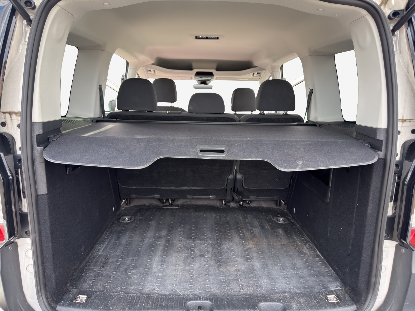 VW Caddy Kombi 2.0TDI-image-12