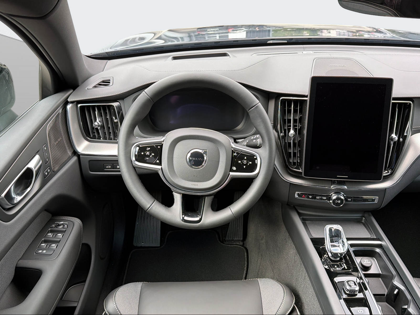 VOLVO XC60 2.0 T6 TE Black Edition eAWD-image-14