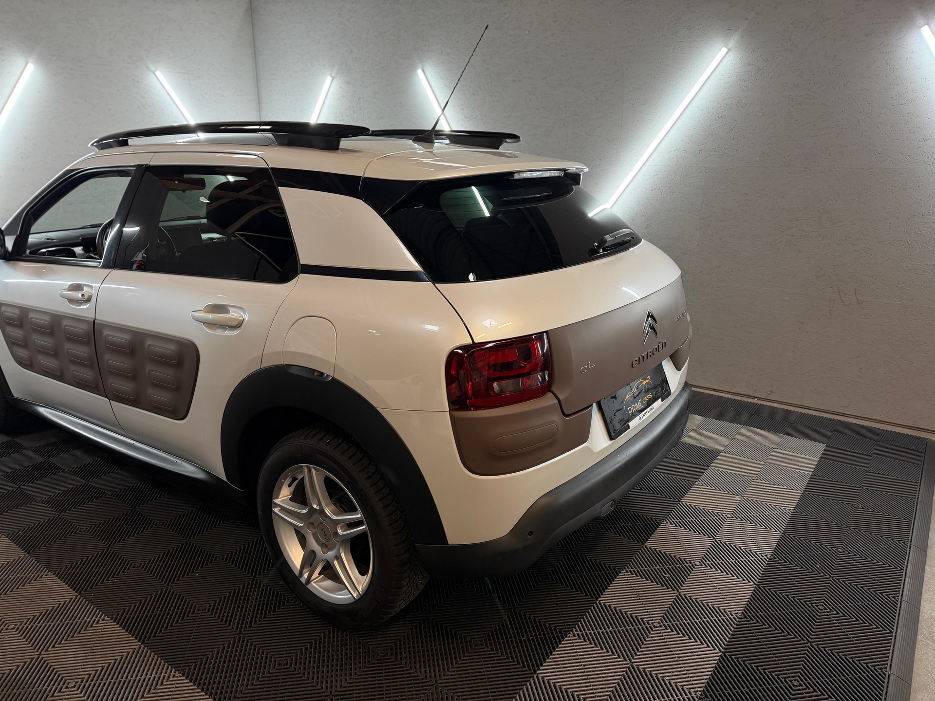 CITROEN C4 Cactus 1.6 e-HDi Shine Edition ETG6-image-6