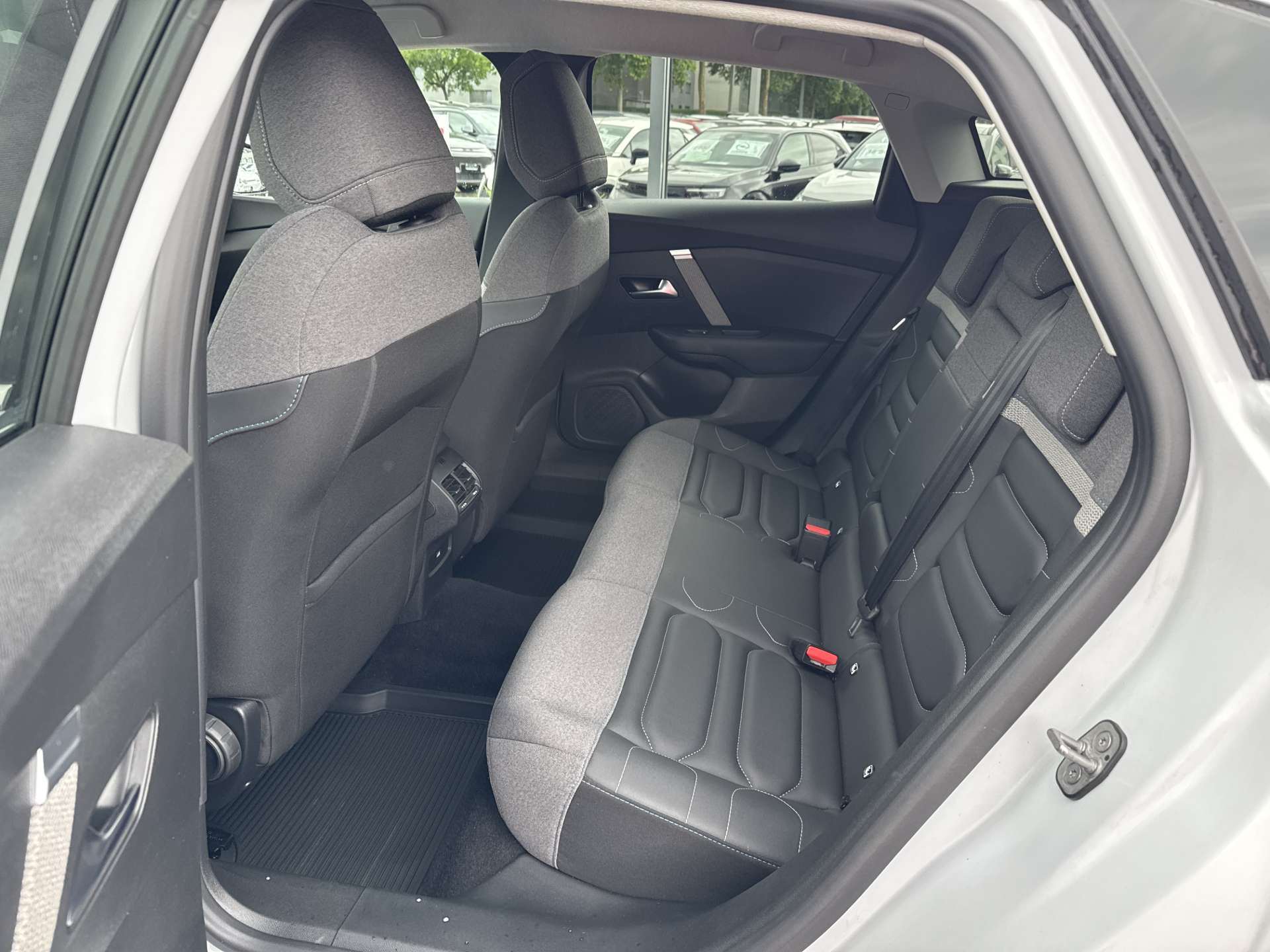 CITROEN C4 1.2 PureTech 130 Shine EAT8-Automat-image-6