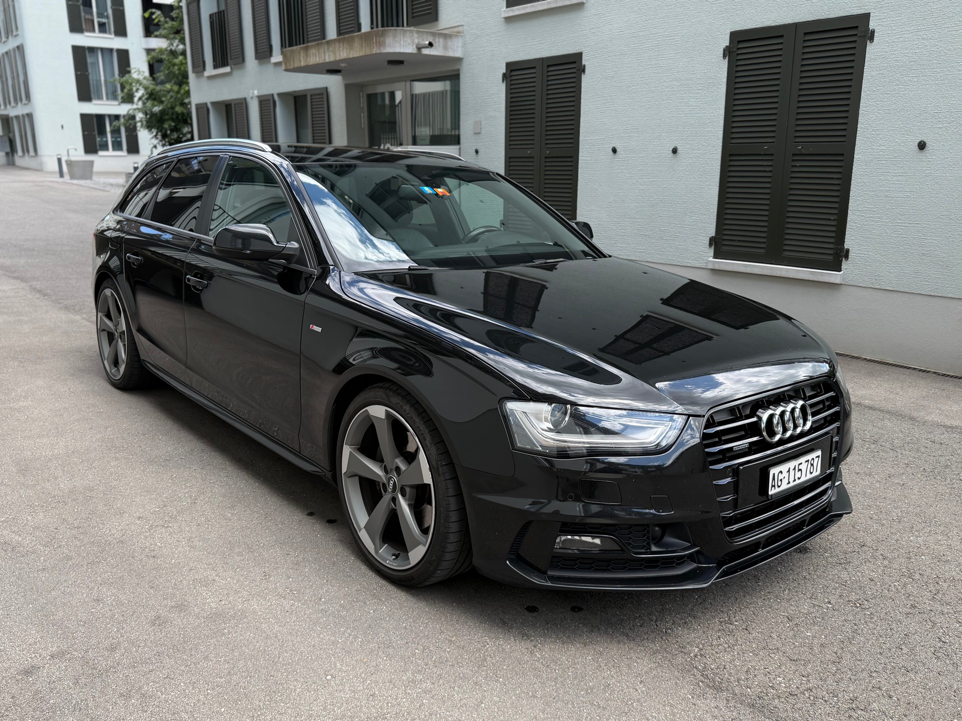 AUDI A4 3.0 V6 TDI 245 quattro S-Tr-image-1