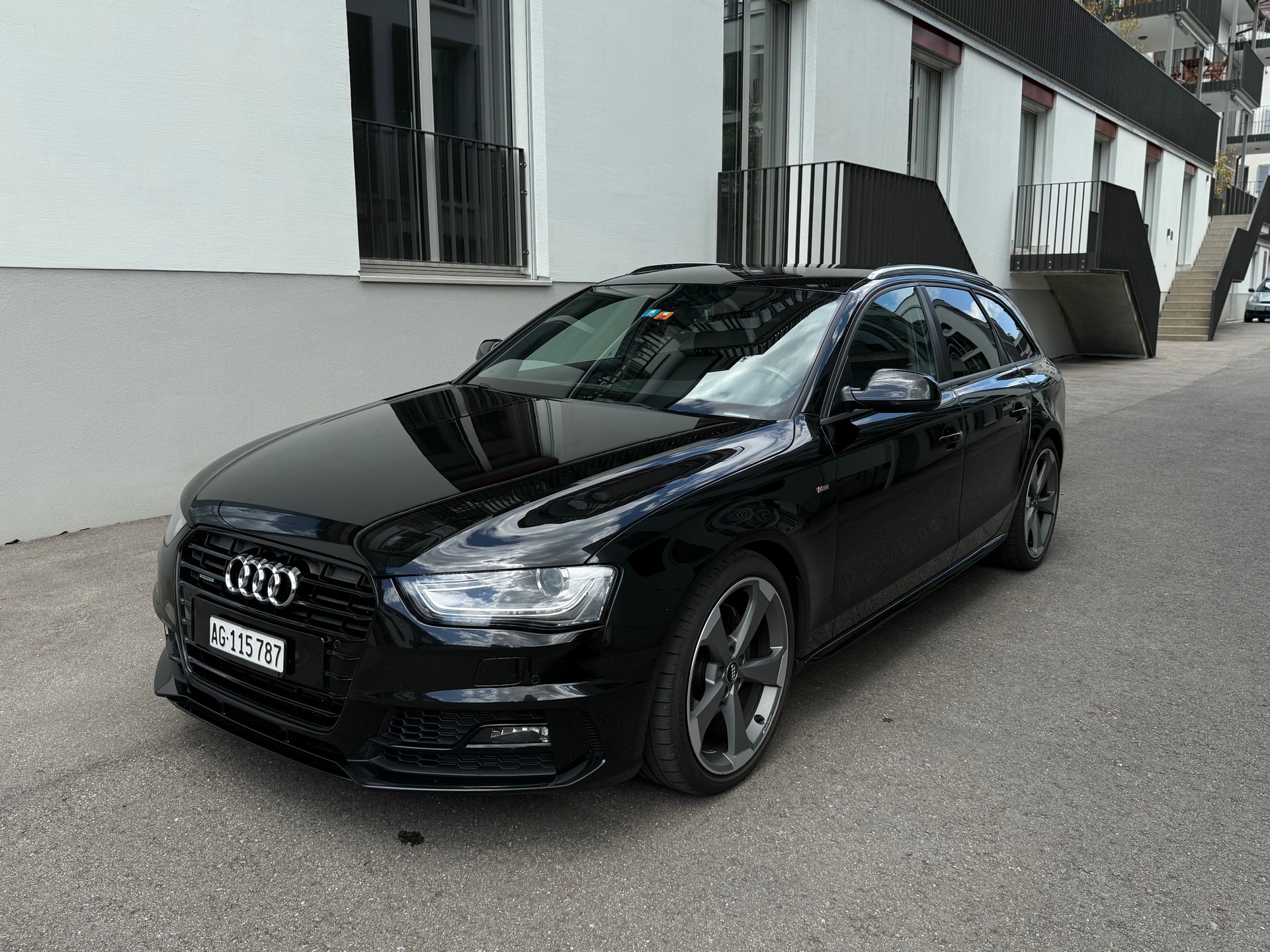 AUDI A4 3.0 V6 TDI 245 quattro S-Tr-image-2