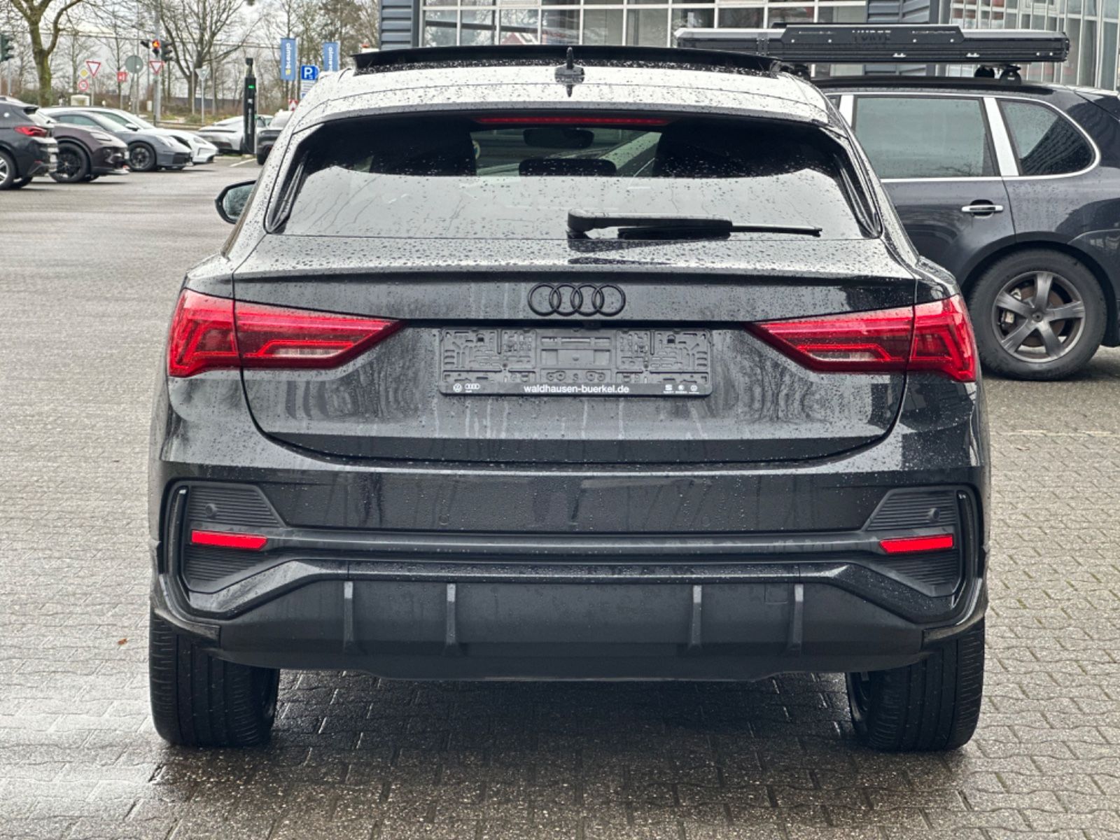 AUDI 45 TFSI e S line Hybrid-showroom-element-1