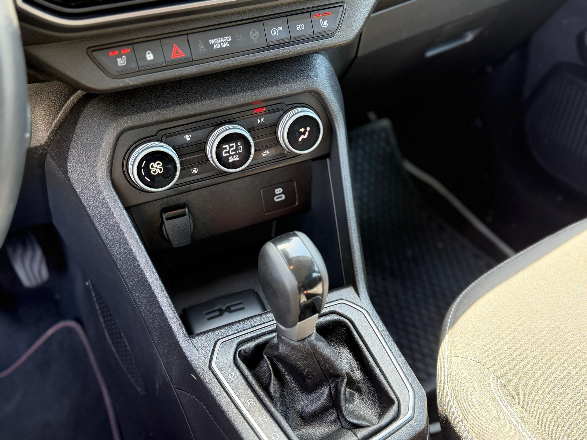 DACIA Sandero TCe 90 Journey CVT-image-10