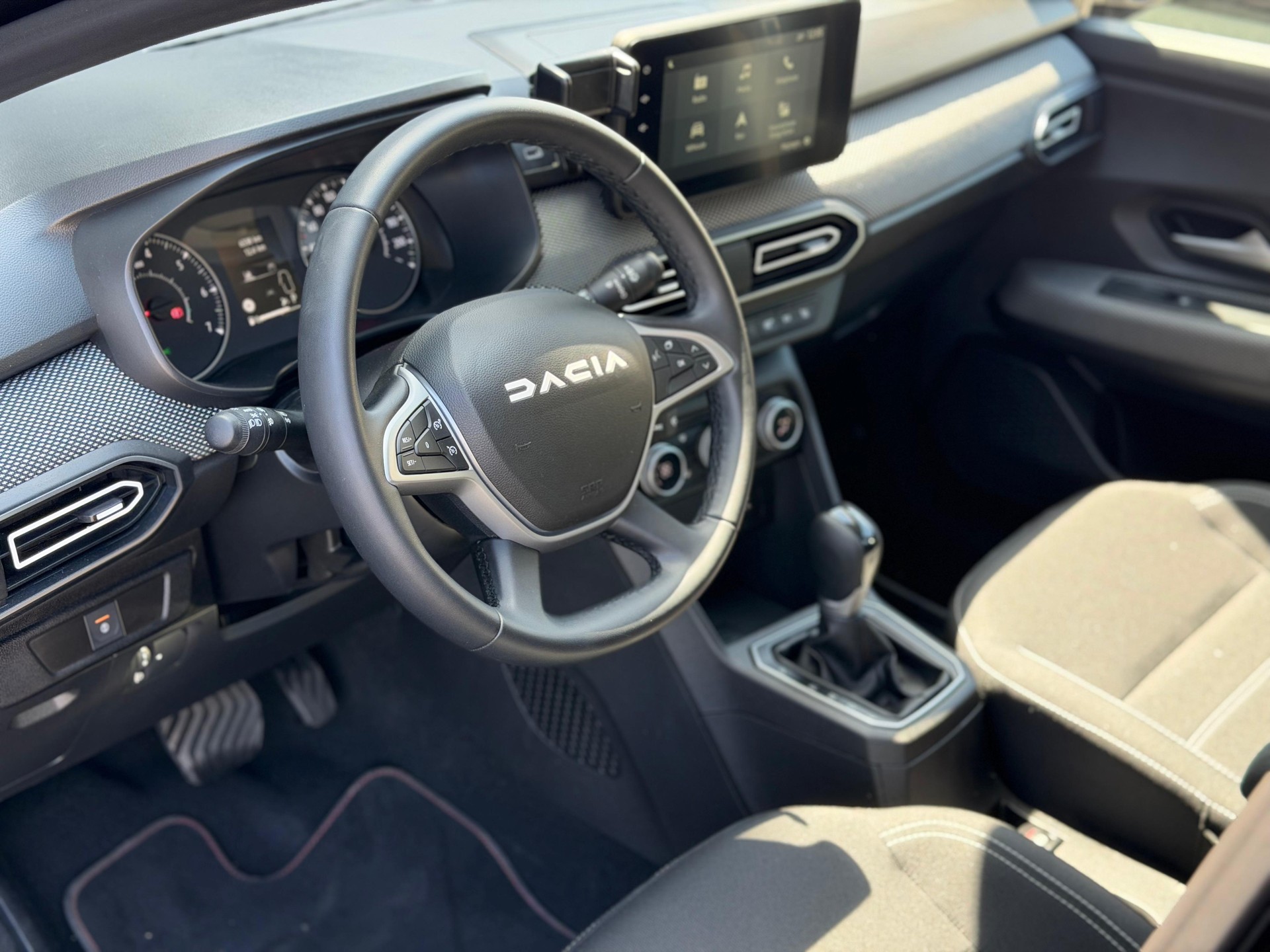 DACIA Sandero TCe 90 Journey CVT-image-7