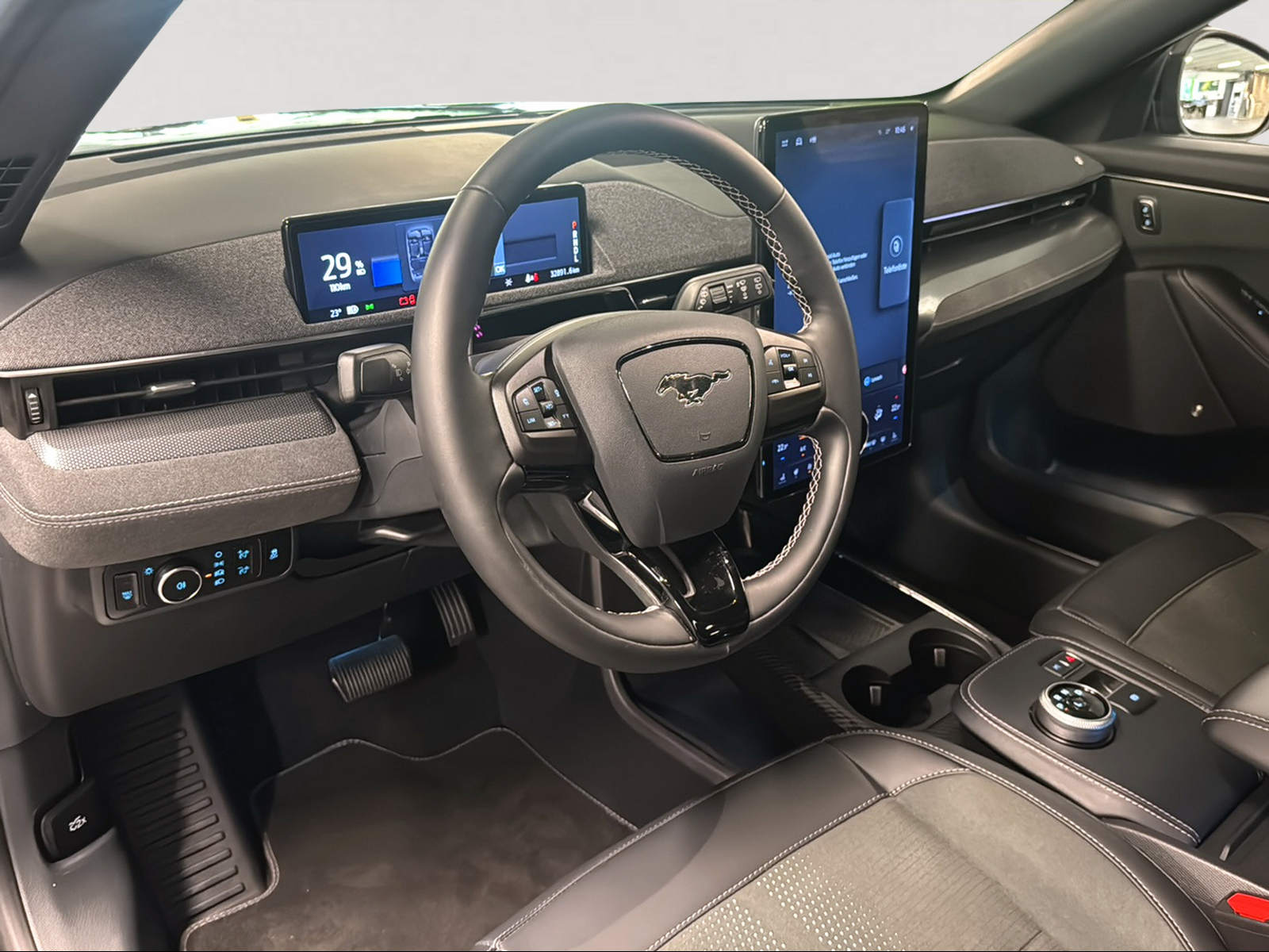 FORD Mustang MACH-E GT AWD 91 kWh-image-8