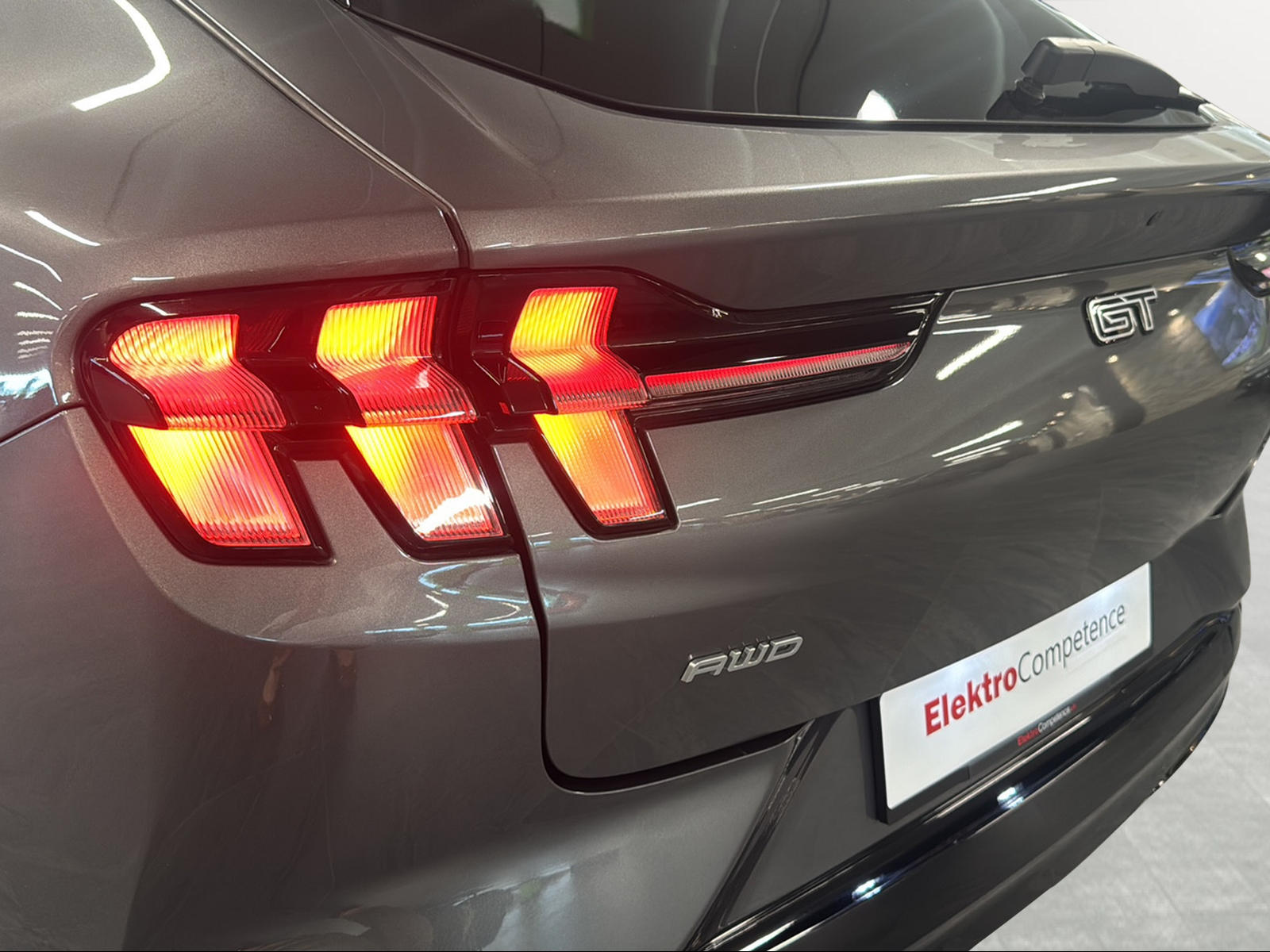 FORD Mustang MACH-E GT AWD 91 kWh-image-11