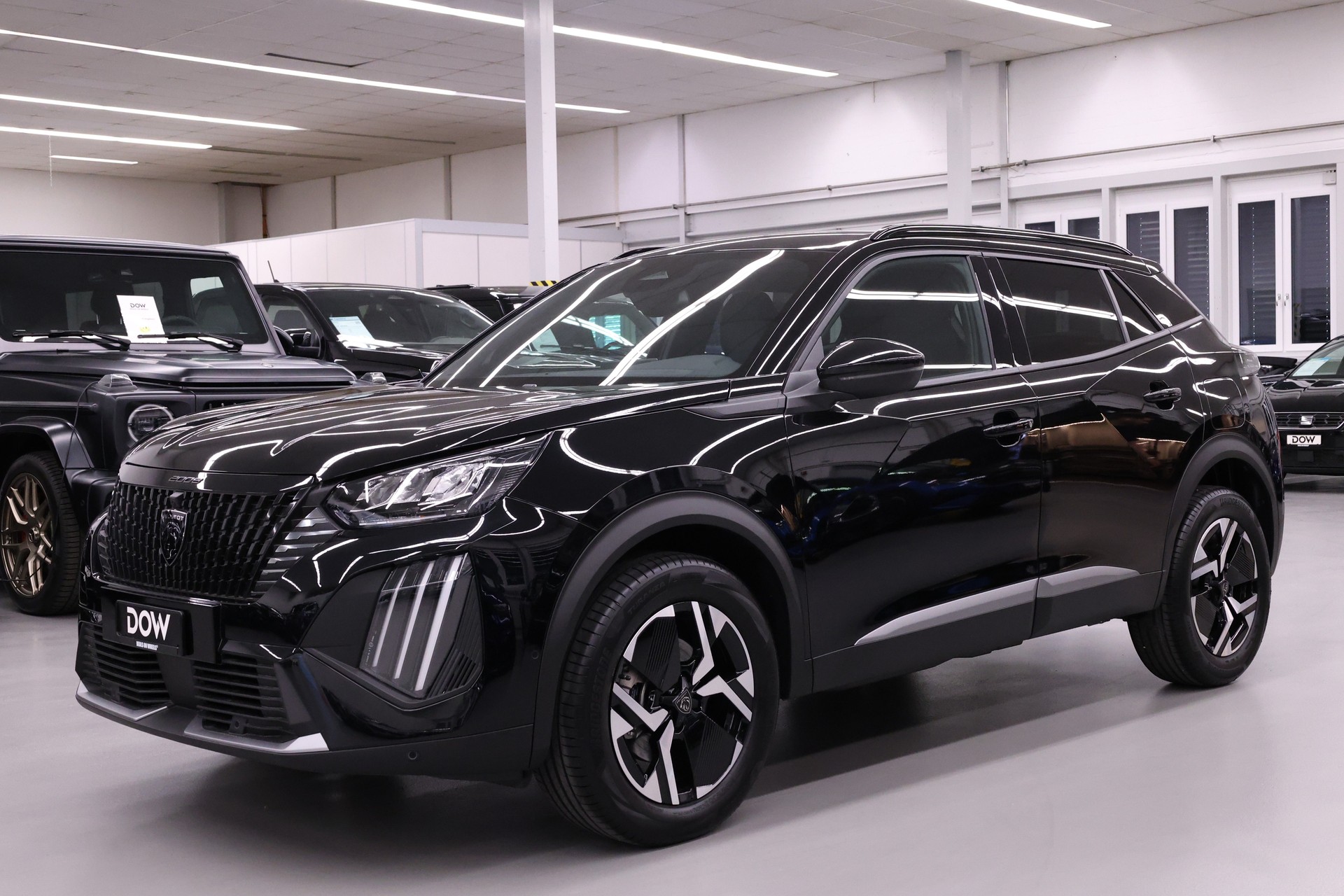 PEUGEOT 2008 1.2 Hybrid 145 Allure Premium-image-4