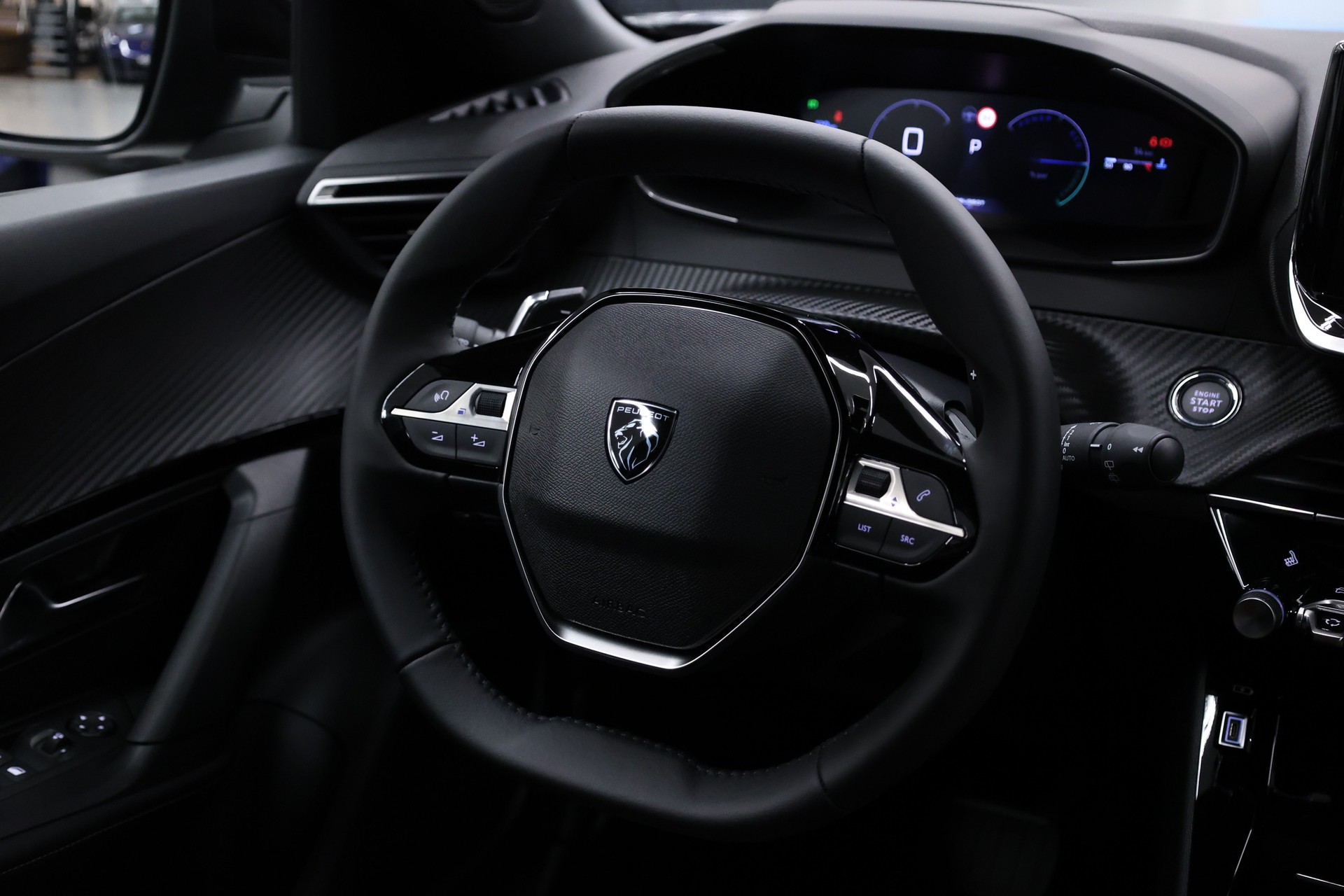 PEUGEOT 2008 1.2 Hybrid 145 Allure Premium-image-18