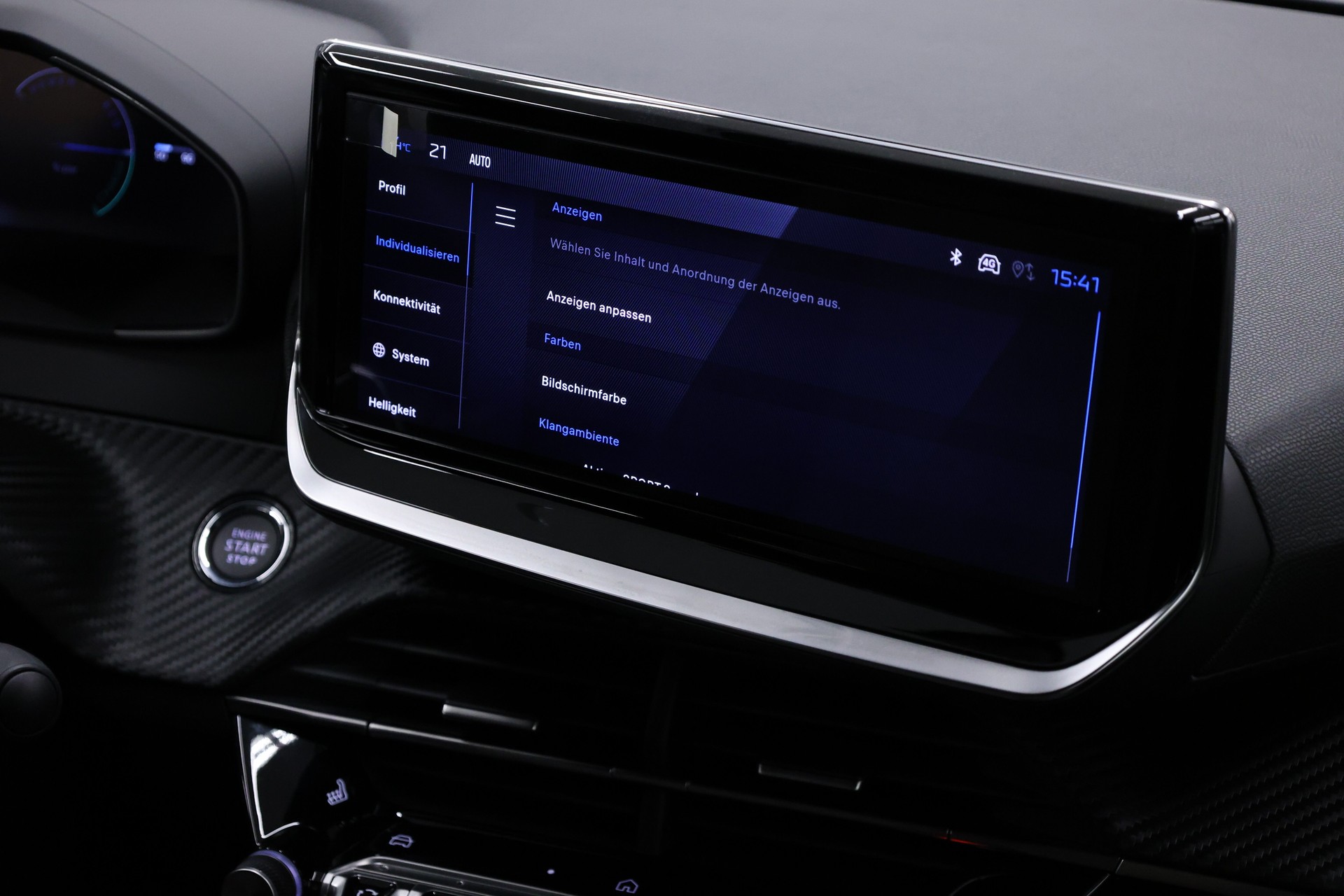PEUGEOT 2008 1.2 Hybrid 145 Allure Premium-image-19