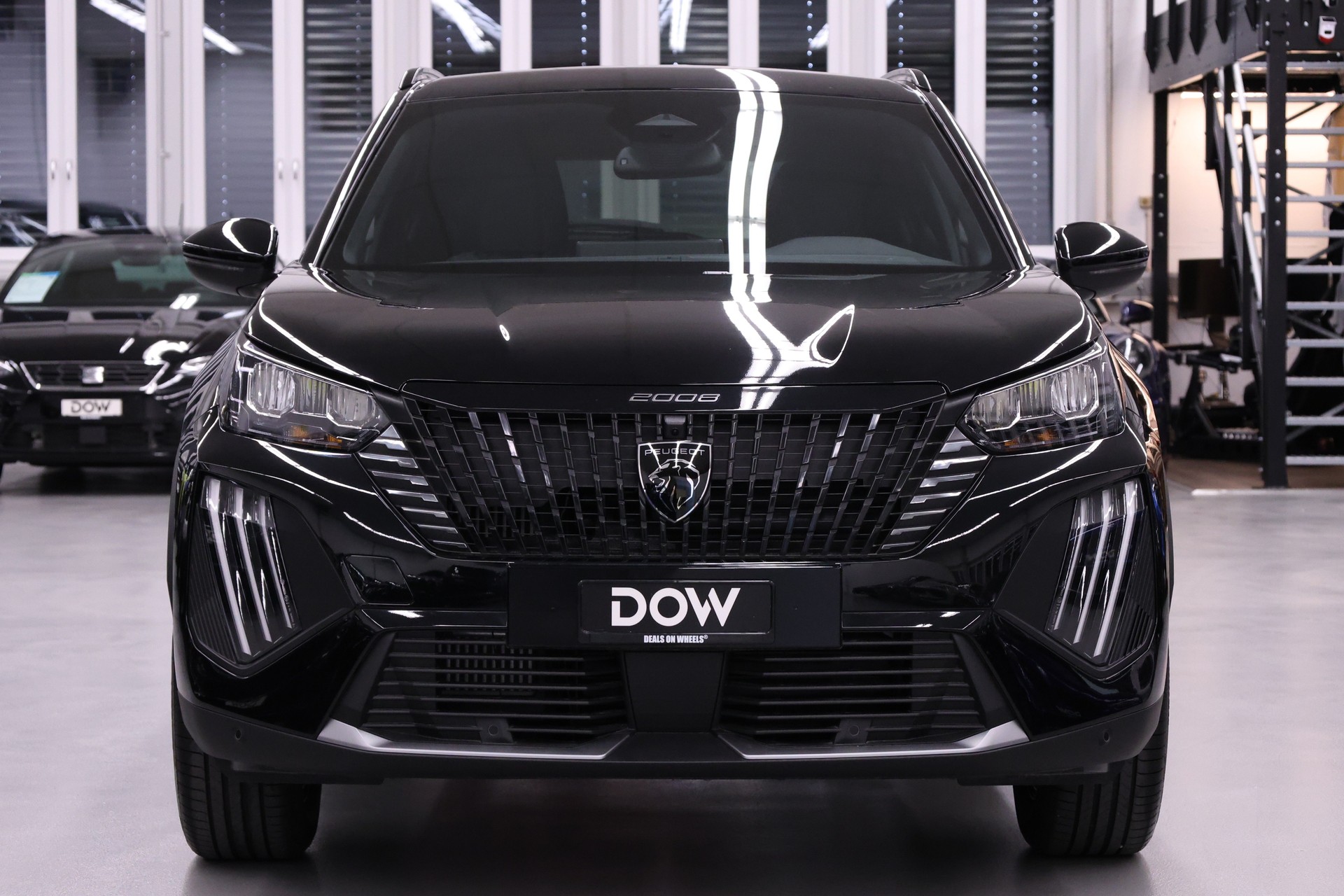 PEUGEOT 2008 1.2 Hybrid 145 Allure Premium-image-5