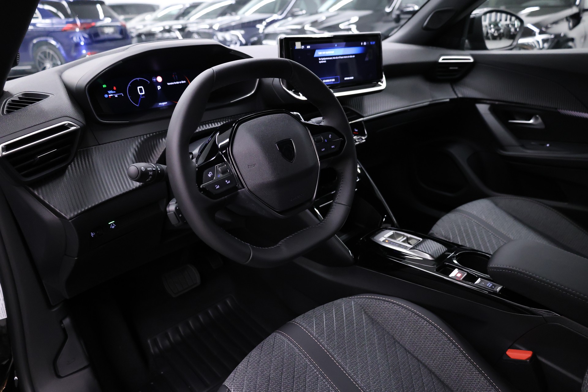 PEUGEOT 2008 1.2 Hybrid 145 Allure Premium-image-16