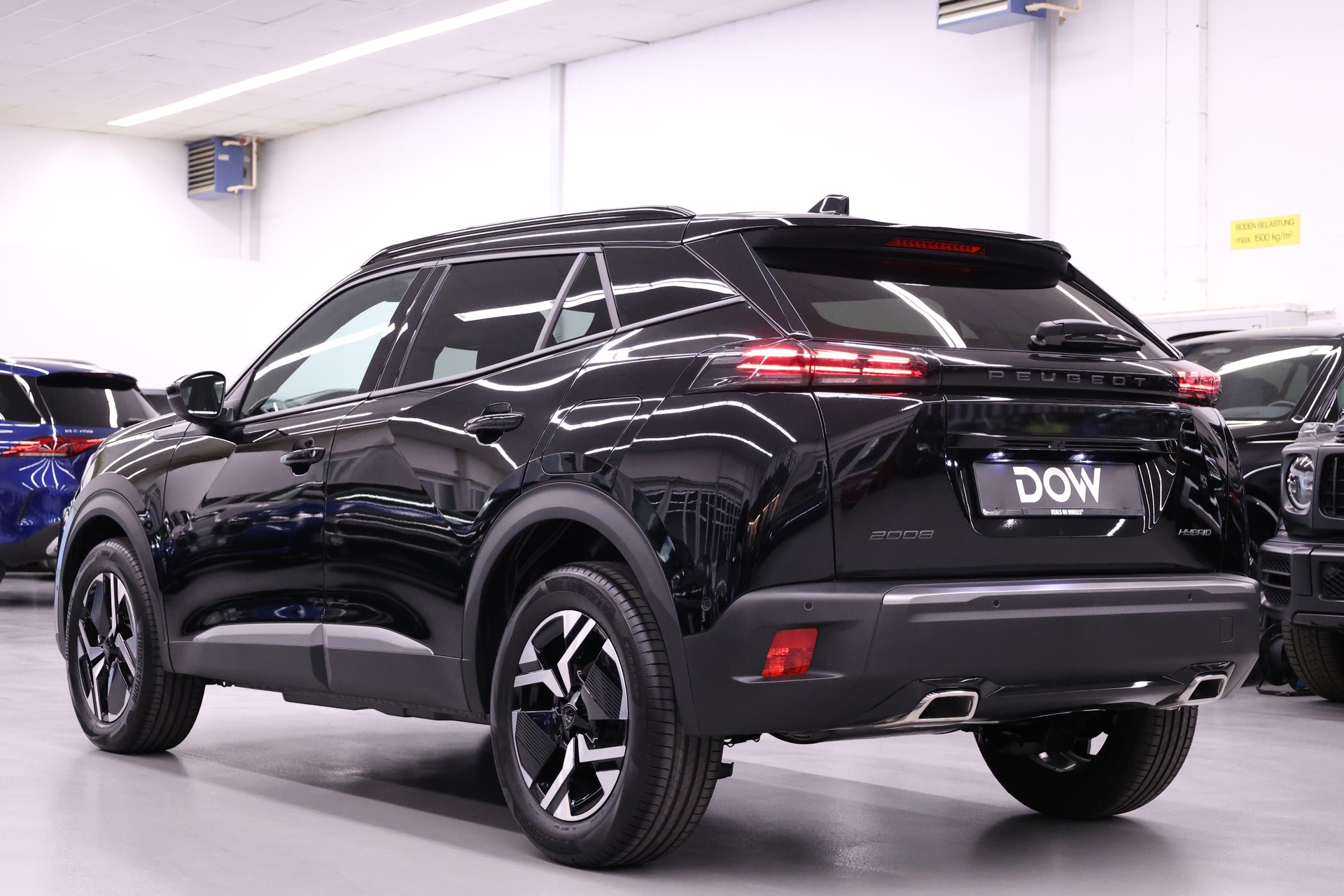 PEUGEOT 2008 1.2 Hybrid 145 Allure Premium-image-7