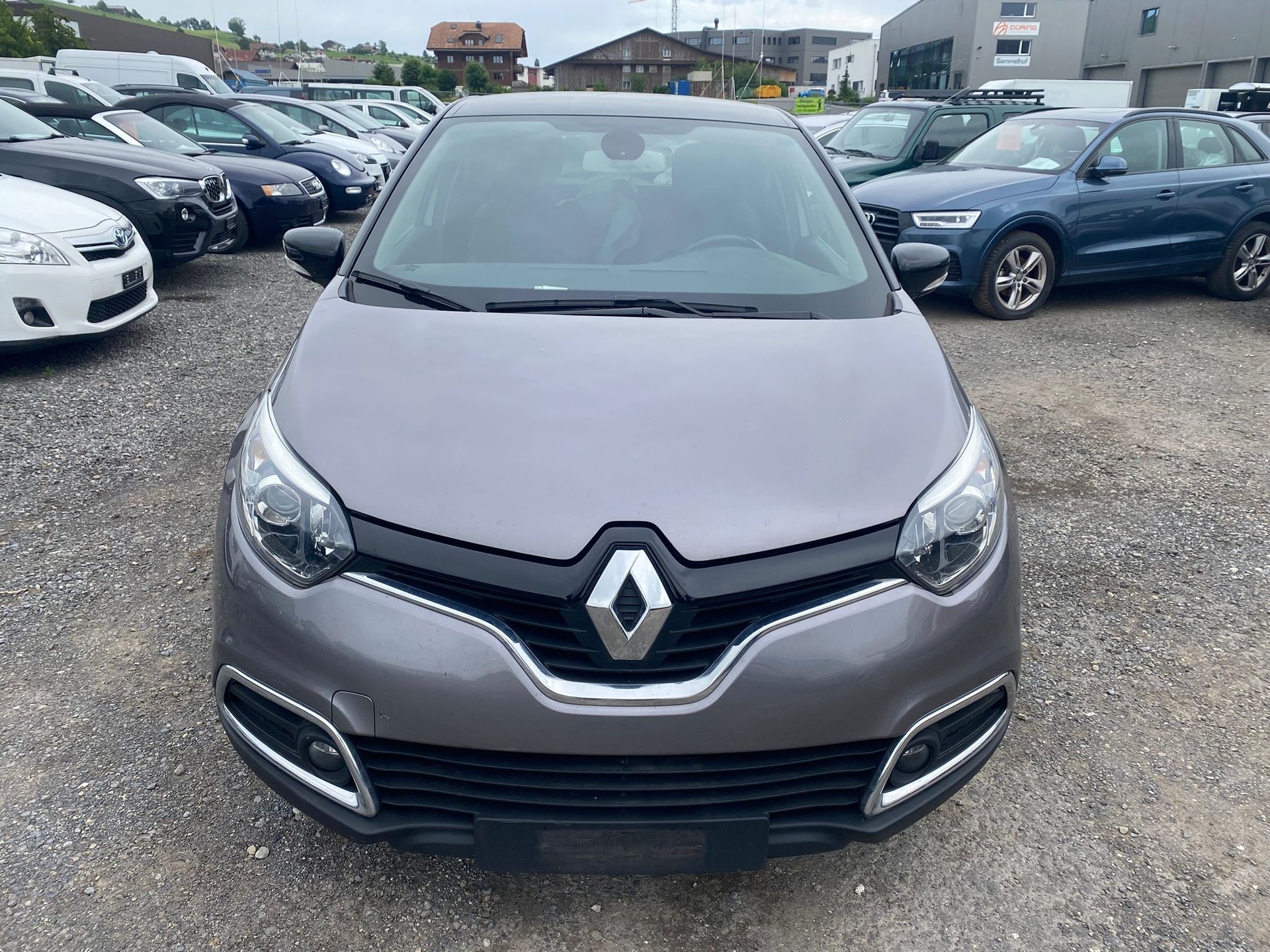 RENAULT Captur 1.2 T 16V Swiss Edition EDC-image-2
